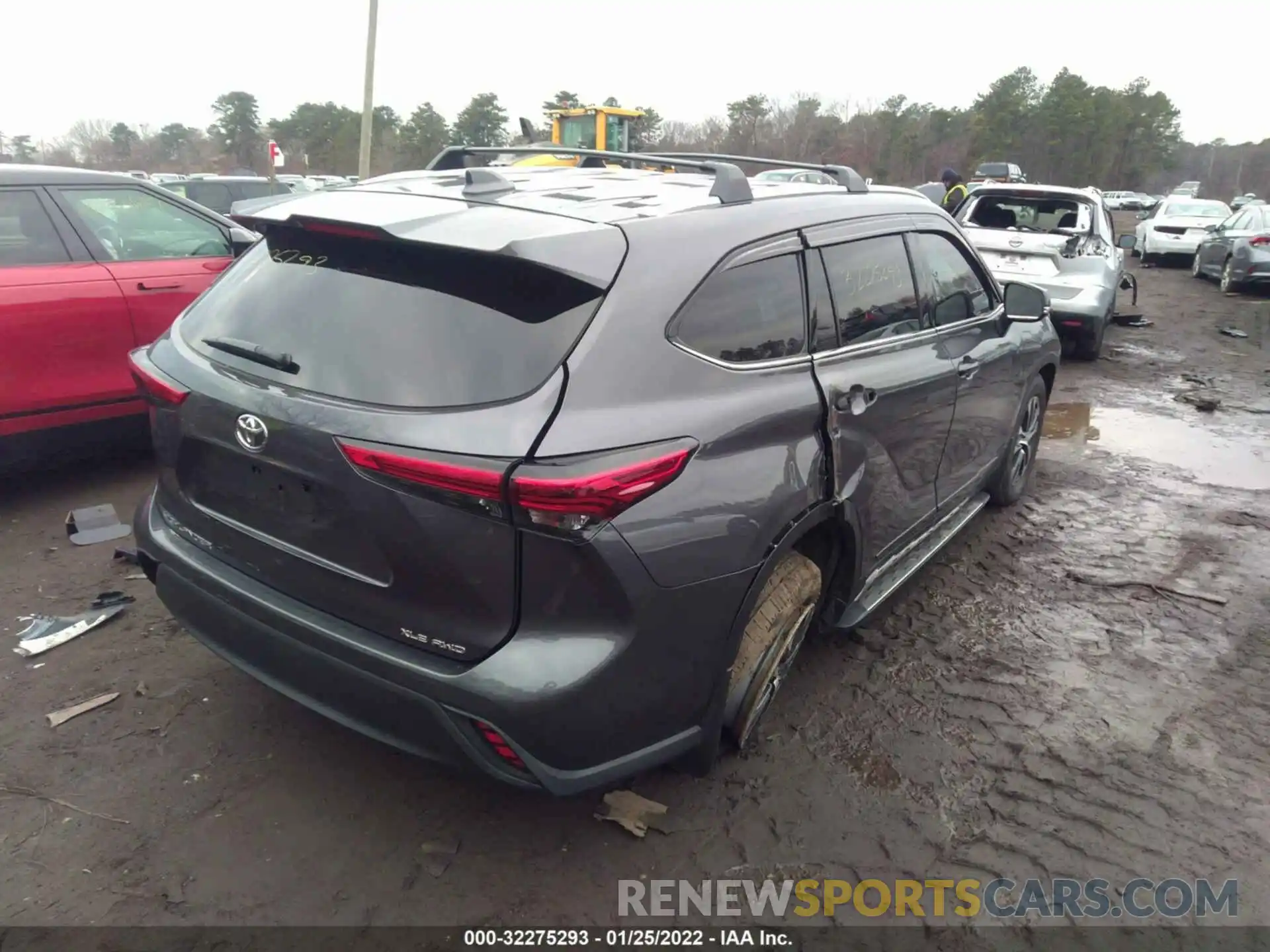 4 Photograph of a damaged car 5TDHZRBH5MS543816 TOYOTA HIGHLANDER 2021