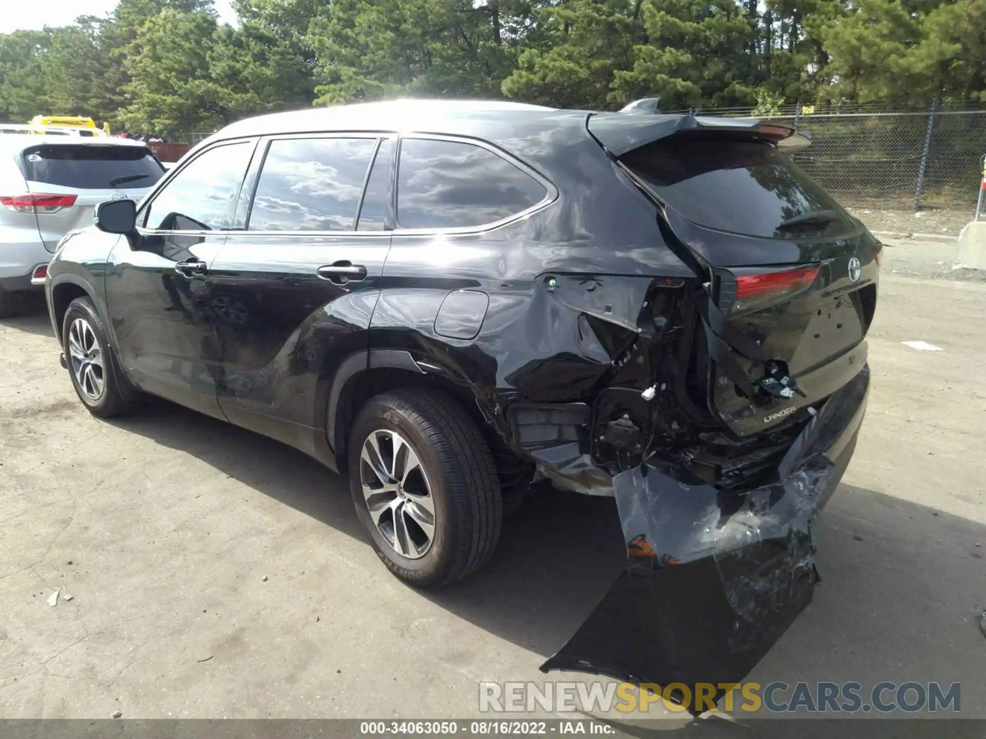 3 Photograph of a damaged car 5TDHZRBH5MS546425 TOYOTA HIGHLANDER 2021