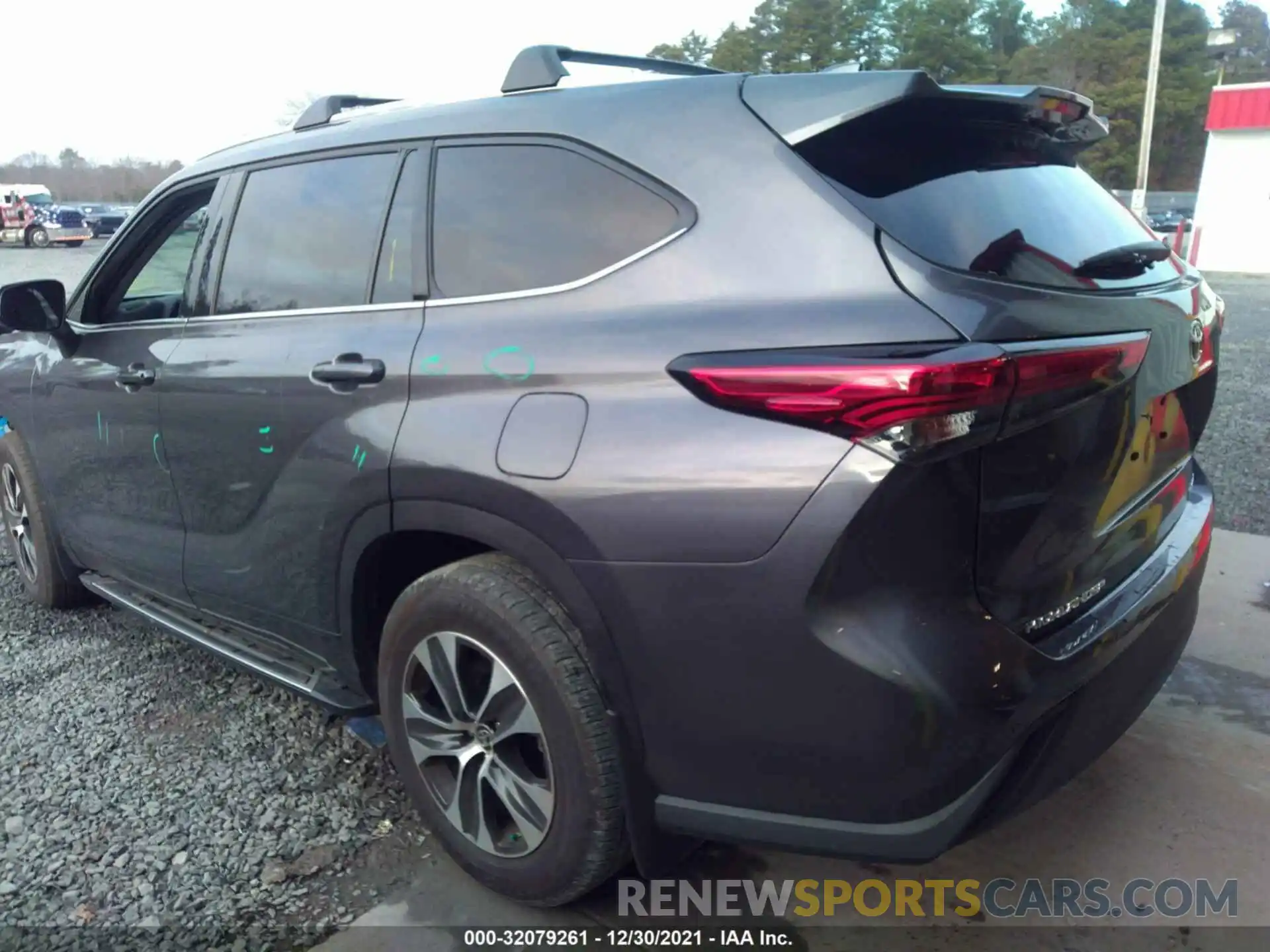 3 Photograph of a damaged car 5TDHZRBH5MS551768 TOYOTA HIGHLANDER 2021