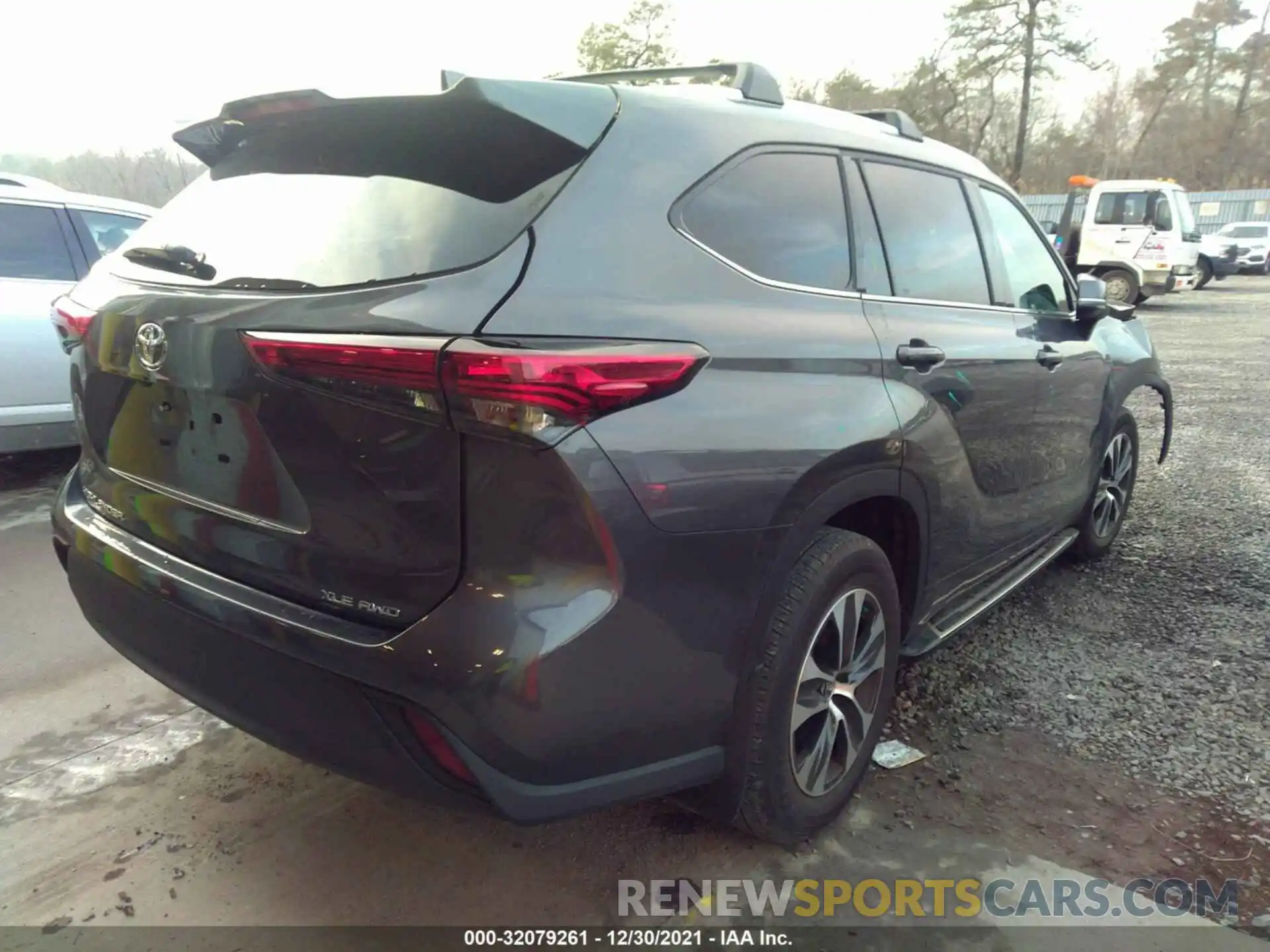 4 Photograph of a damaged car 5TDHZRBH5MS551768 TOYOTA HIGHLANDER 2021