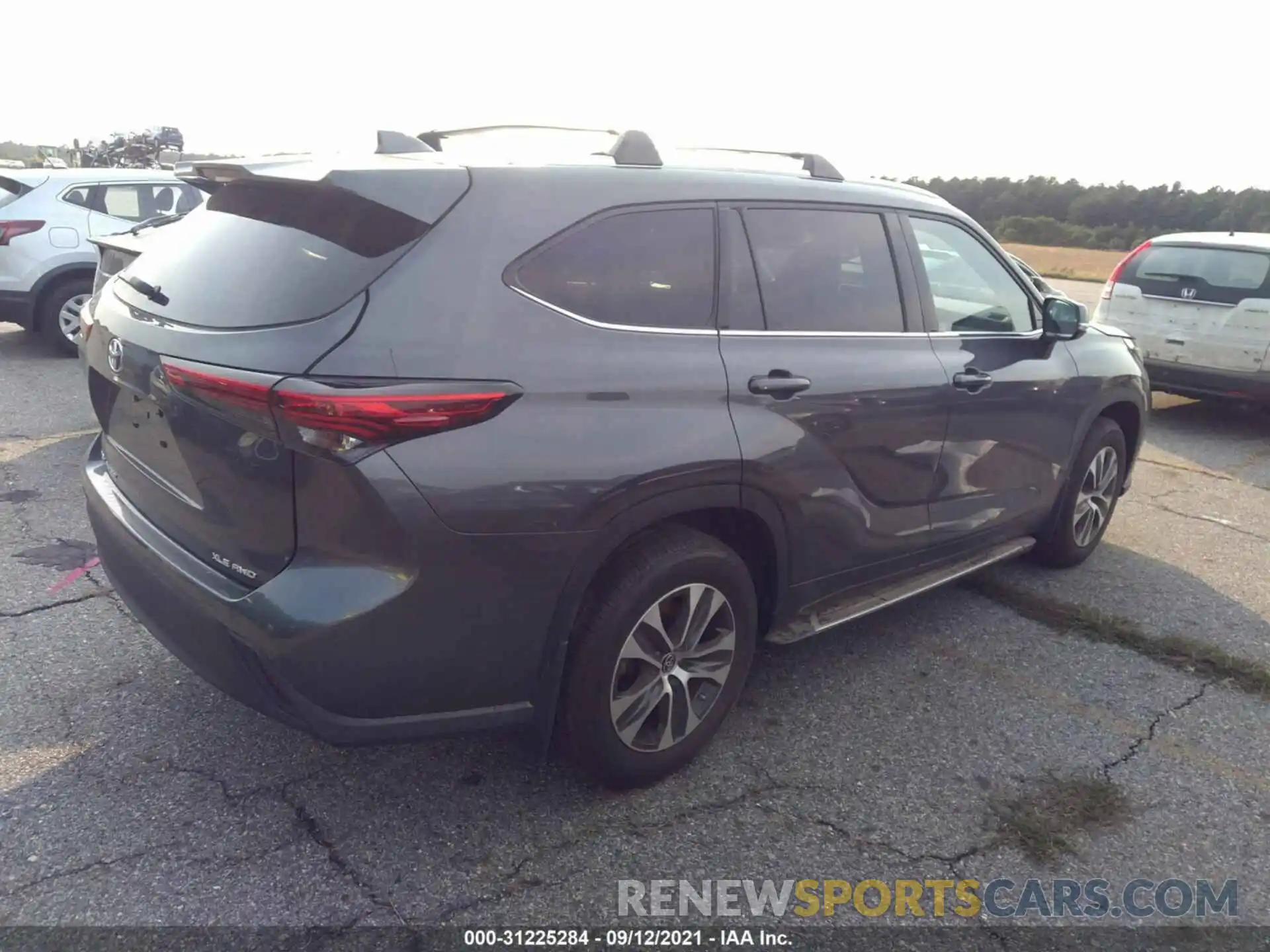 4 Photograph of a damaged car 5TDHZRBH6MS073070 TOYOTA HIGHLANDER 2021