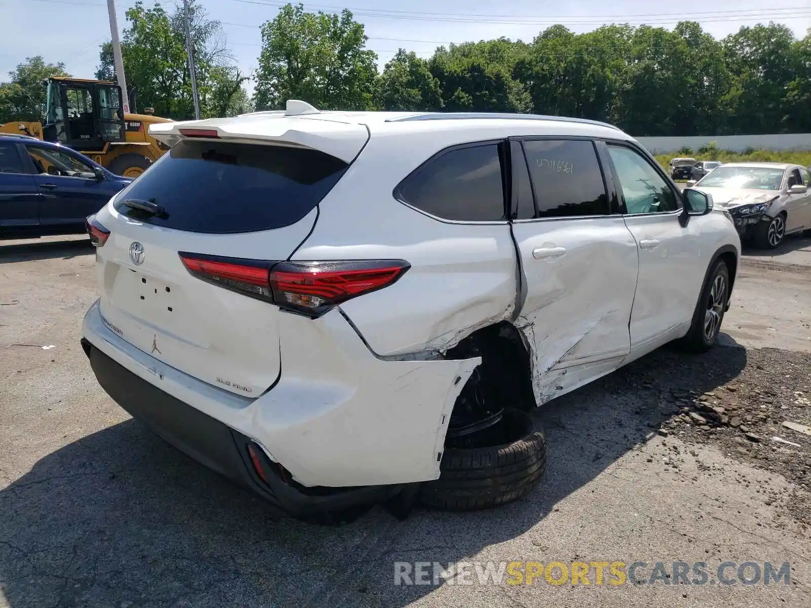 4 Photograph of a damaged car 5TDHZRBH6MS081248 TOYOTA HIGHLANDER 2021