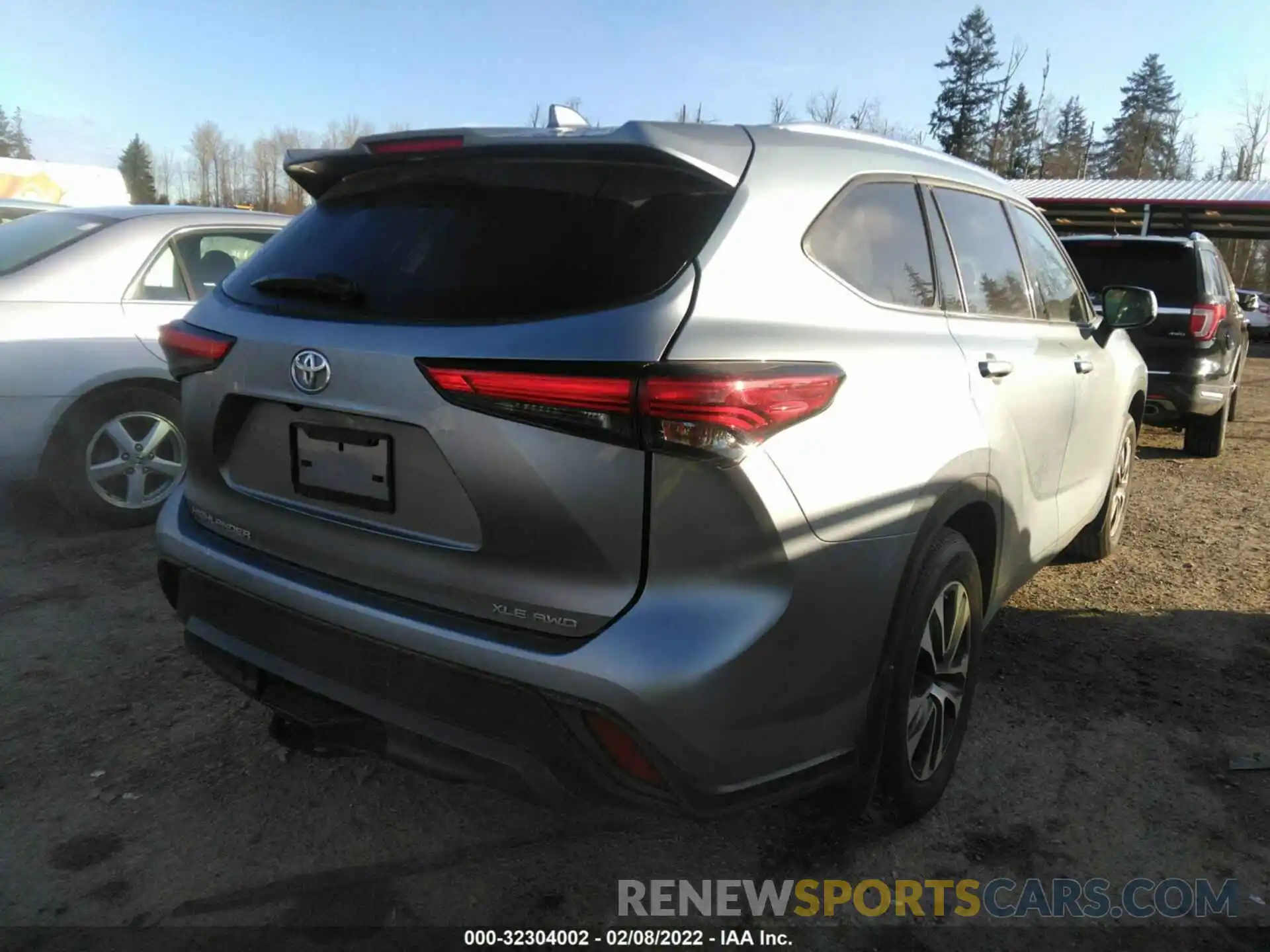 4 Photograph of a damaged car 5TDHZRBH6MS096817 TOYOTA HIGHLANDER 2021