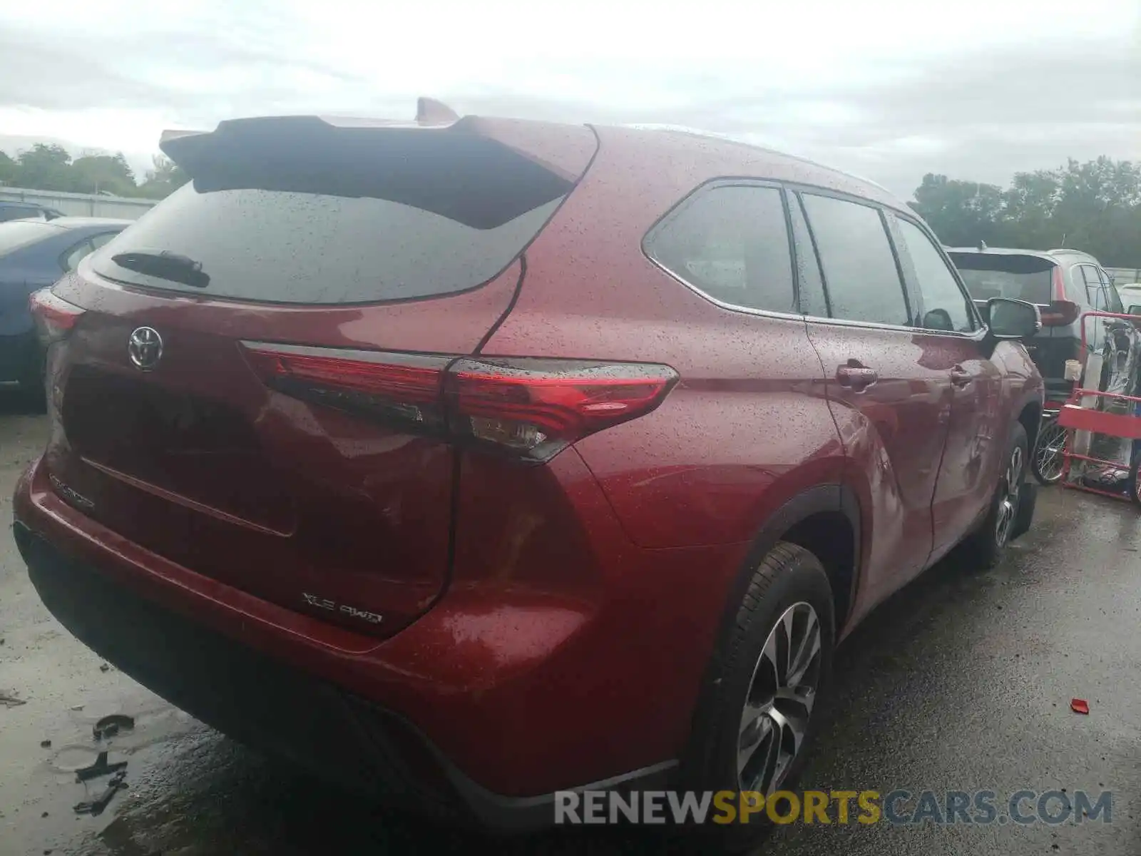 4 Photograph of a damaged car 5TDHZRBH6MS528788 TOYOTA HIGHLANDER 2021