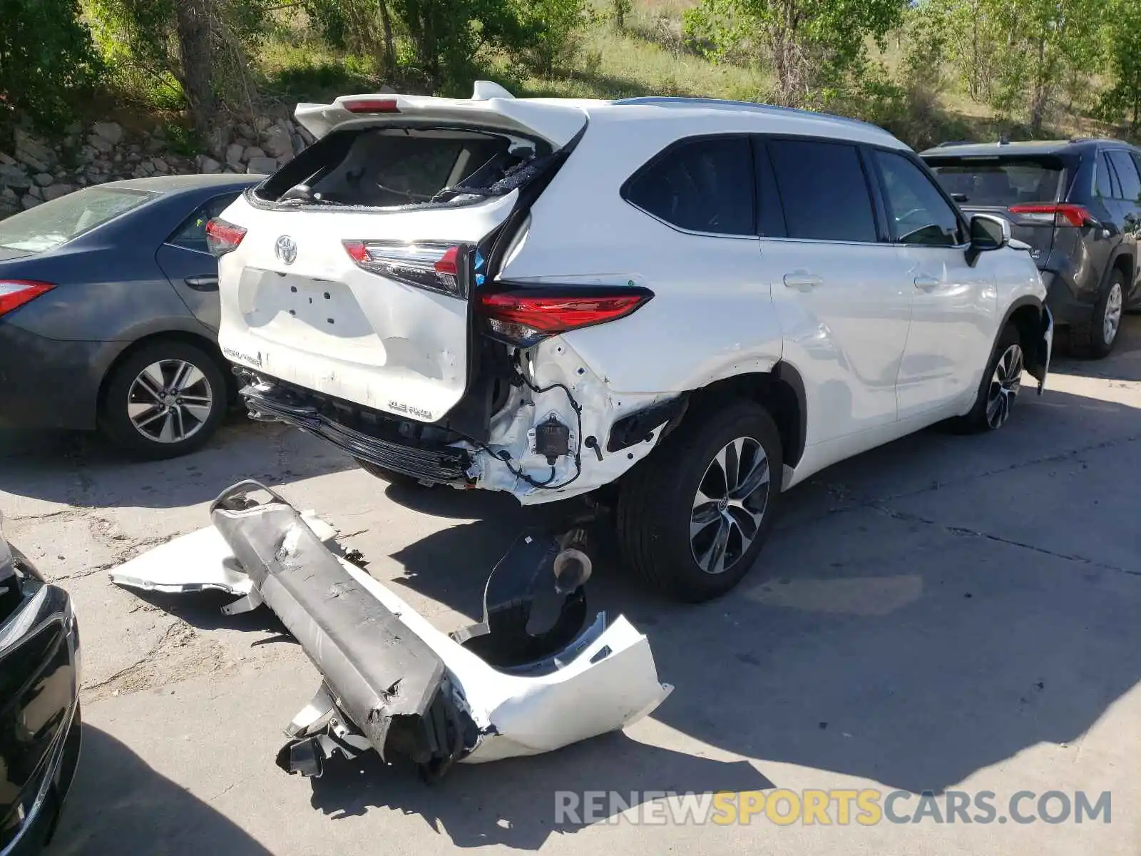 4 Photograph of a damaged car 5TDHZRBH7MS059842 TOYOTA HIGHLANDER 2021