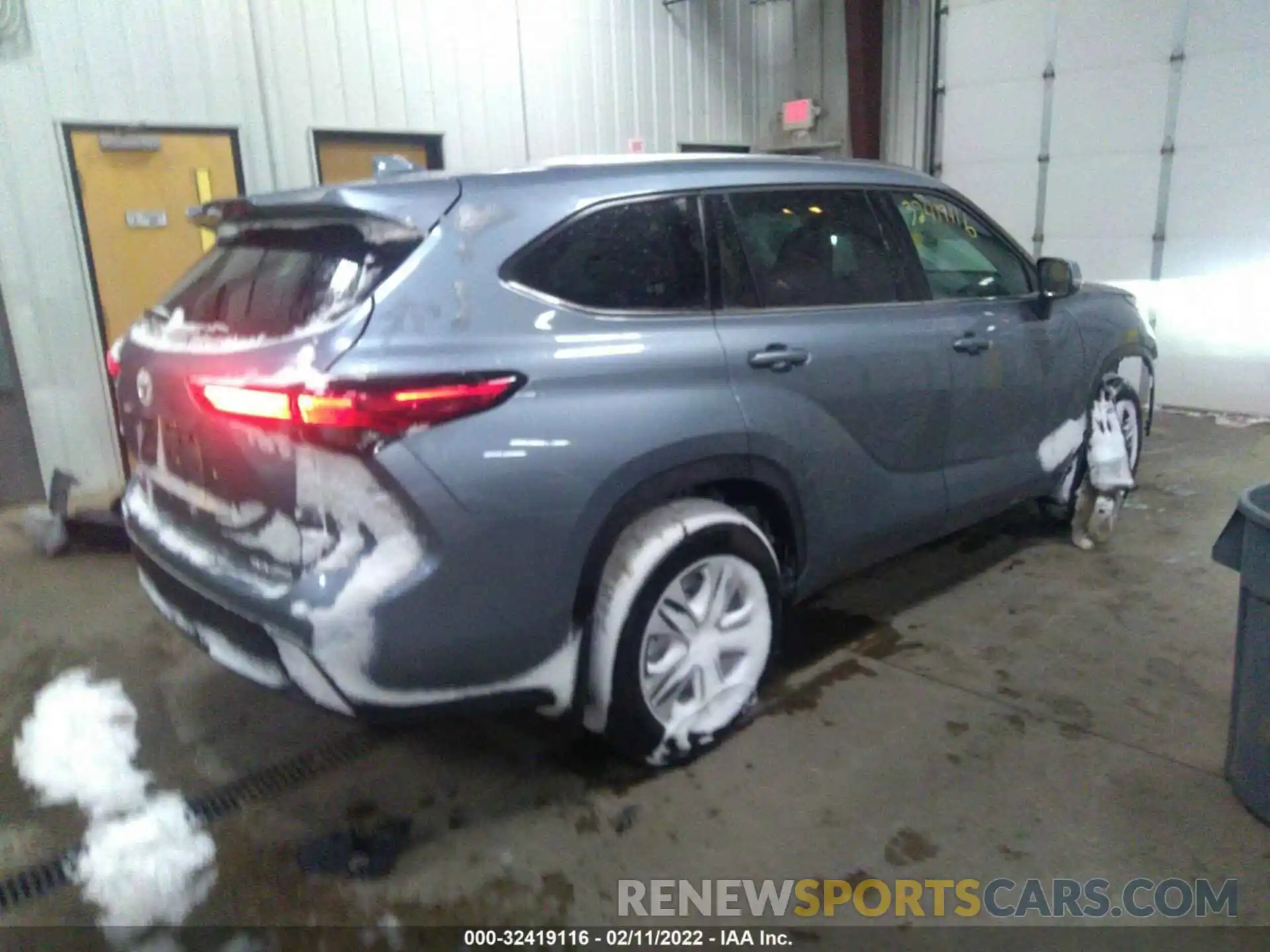 4 Photograph of a damaged car 5TDHZRBH7MS096535 TOYOTA HIGHLANDER 2021