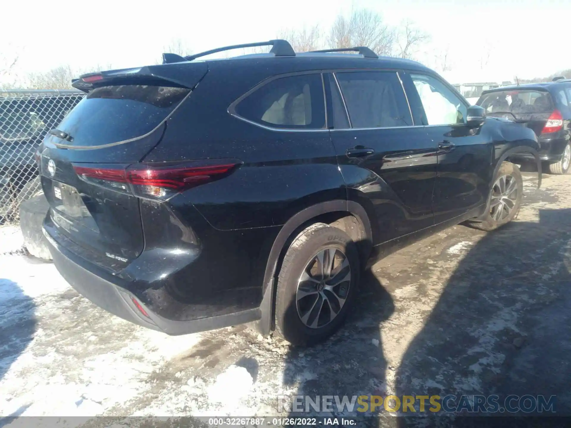 4 Photograph of a damaged car 5TDHZRBH7MS530159 TOYOTA HIGHLANDER 2021