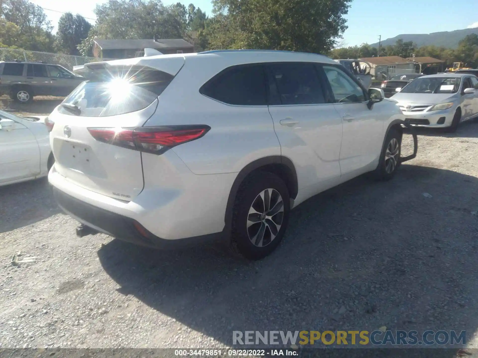 4 Photograph of a damaged car 5TDHZRBH7MS547673 TOYOTA HIGHLANDER 2021