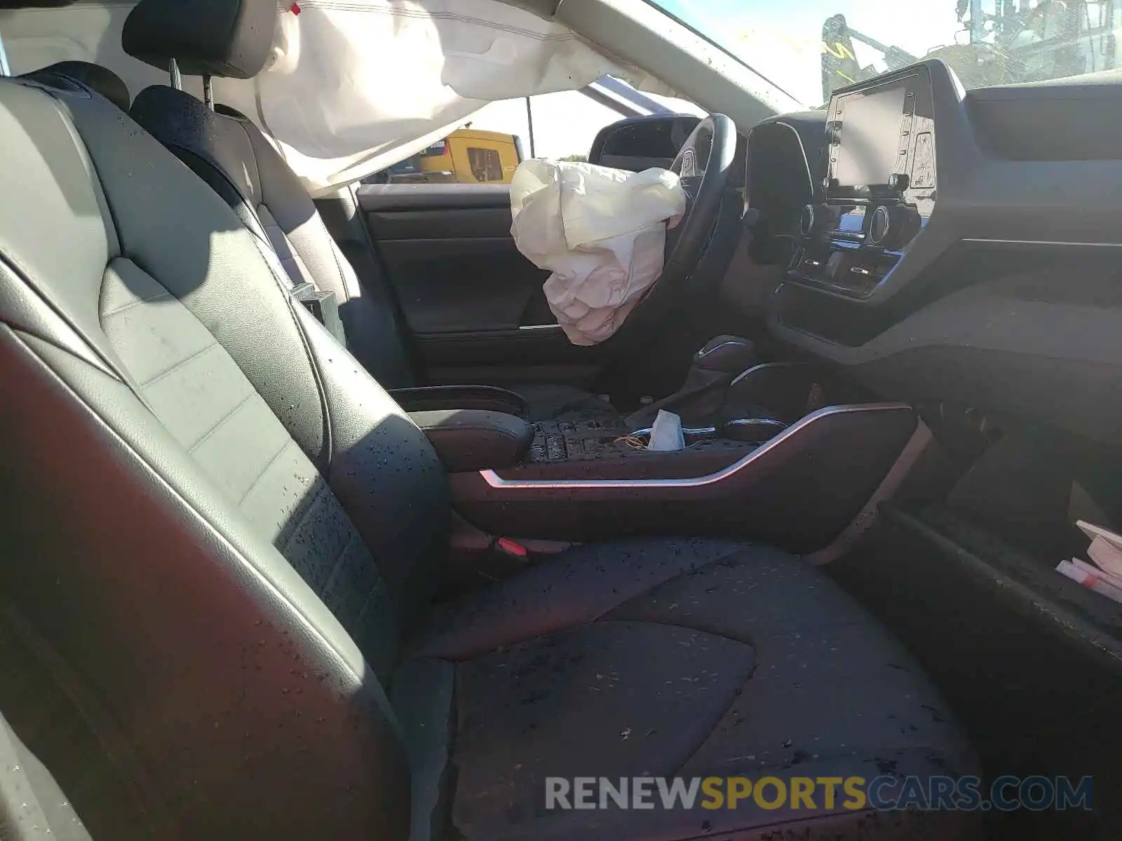 5 Photograph of a damaged car 5TDHZRBH8MS061146 TOYOTA HIGHLANDER 2021