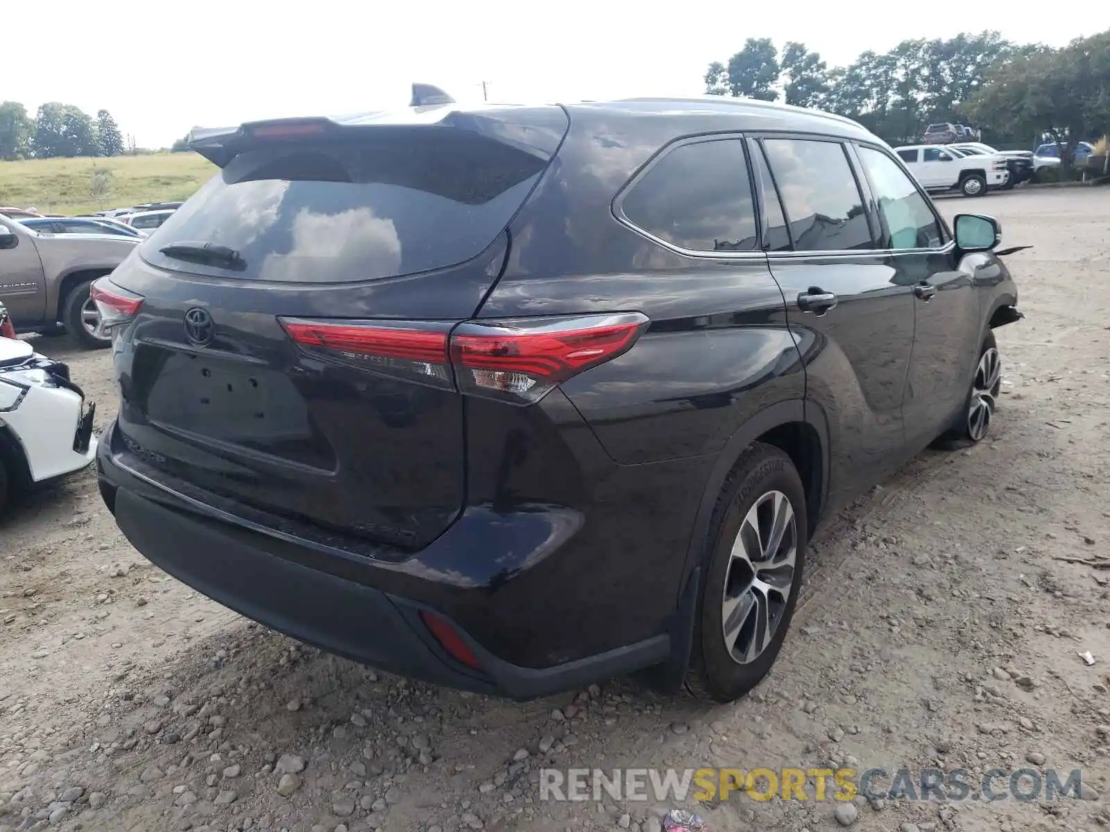 4 Photograph of a damaged car 5TDHZRBH8MS077038 TOYOTA HIGHLANDER 2021