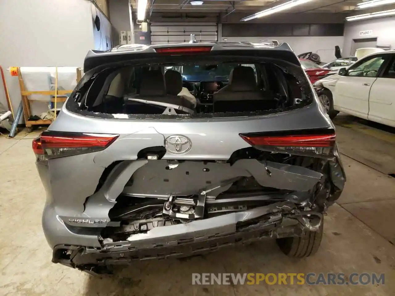 9 Photograph of a damaged car 5TDHZRBH8MS101399 TOYOTA HIGHLANDER 2021