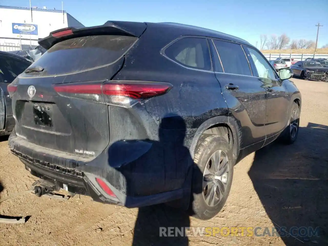 4 Photograph of a damaged car 5TDHZRBH8MS113844 TOYOTA HIGHLANDER 2021