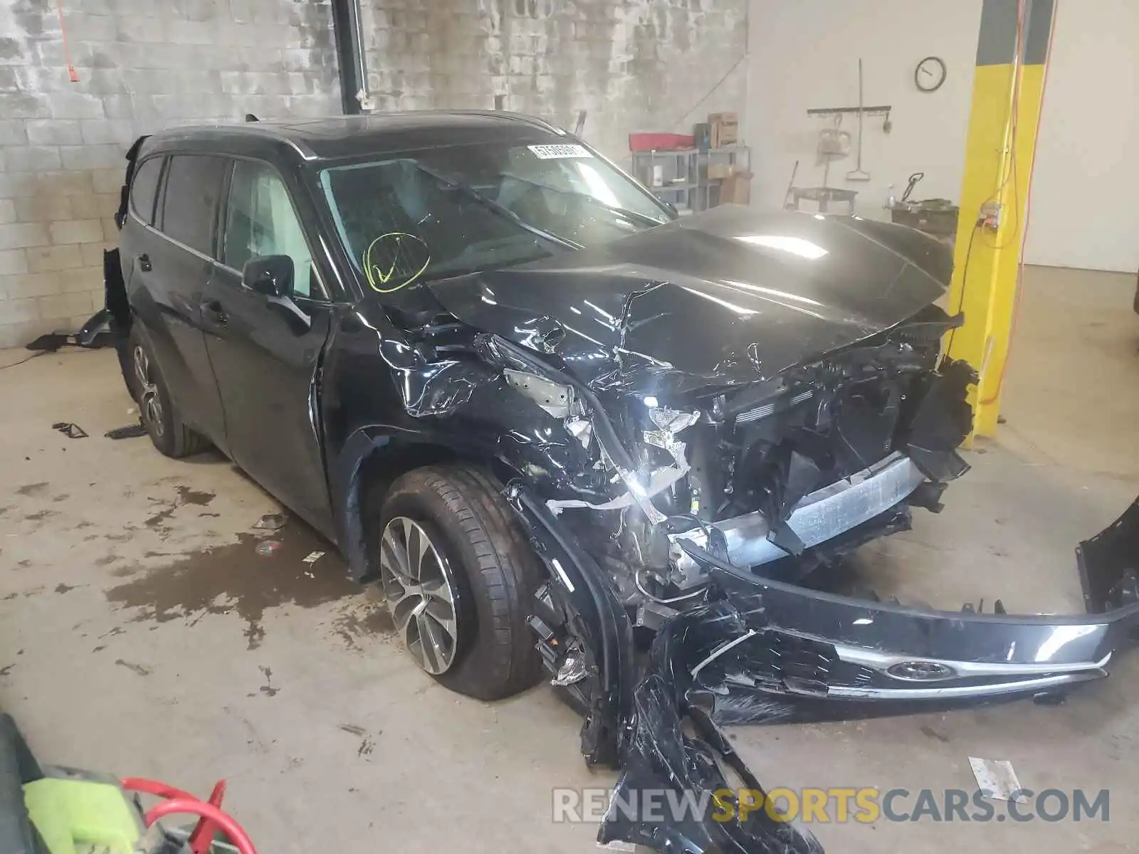 1 Photograph of a damaged car 5TDHZRBH8MS528100 TOYOTA HIGHLANDER 2021