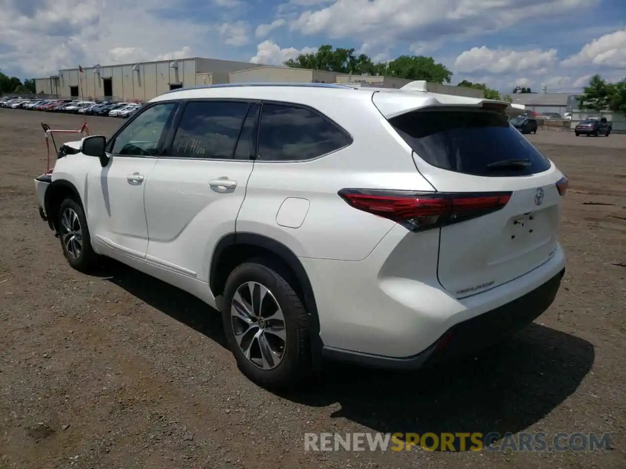 3 Photograph of a damaged car 5TDHZRBH8MS552381 TOYOTA HIGHLANDER 2021