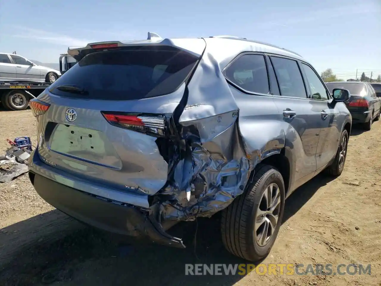 4 Photograph of a damaged car 5TDHZRBH9MS082894 TOYOTA HIGHLANDER 2021