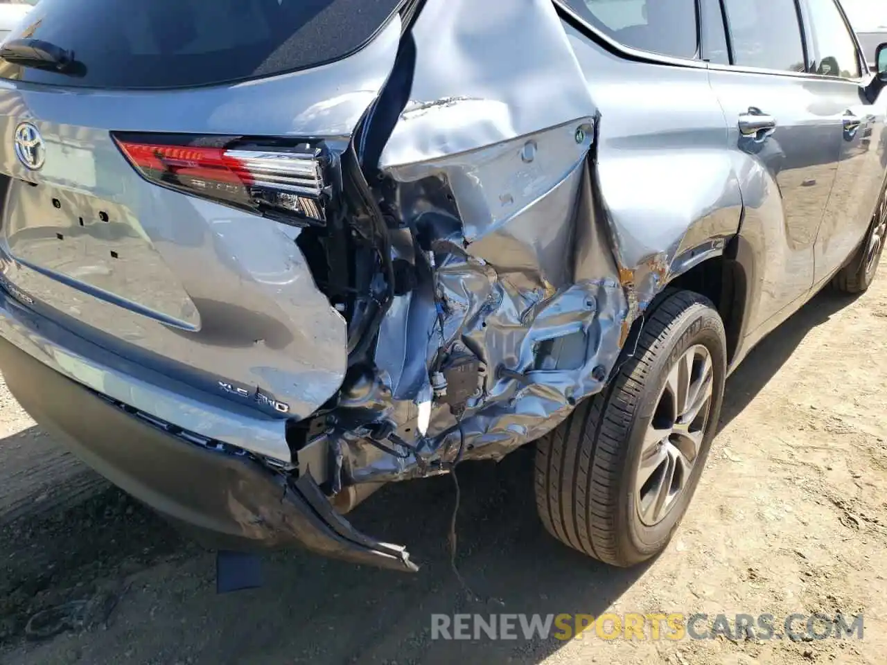 9 Photograph of a damaged car 5TDHZRBH9MS082894 TOYOTA HIGHLANDER 2021