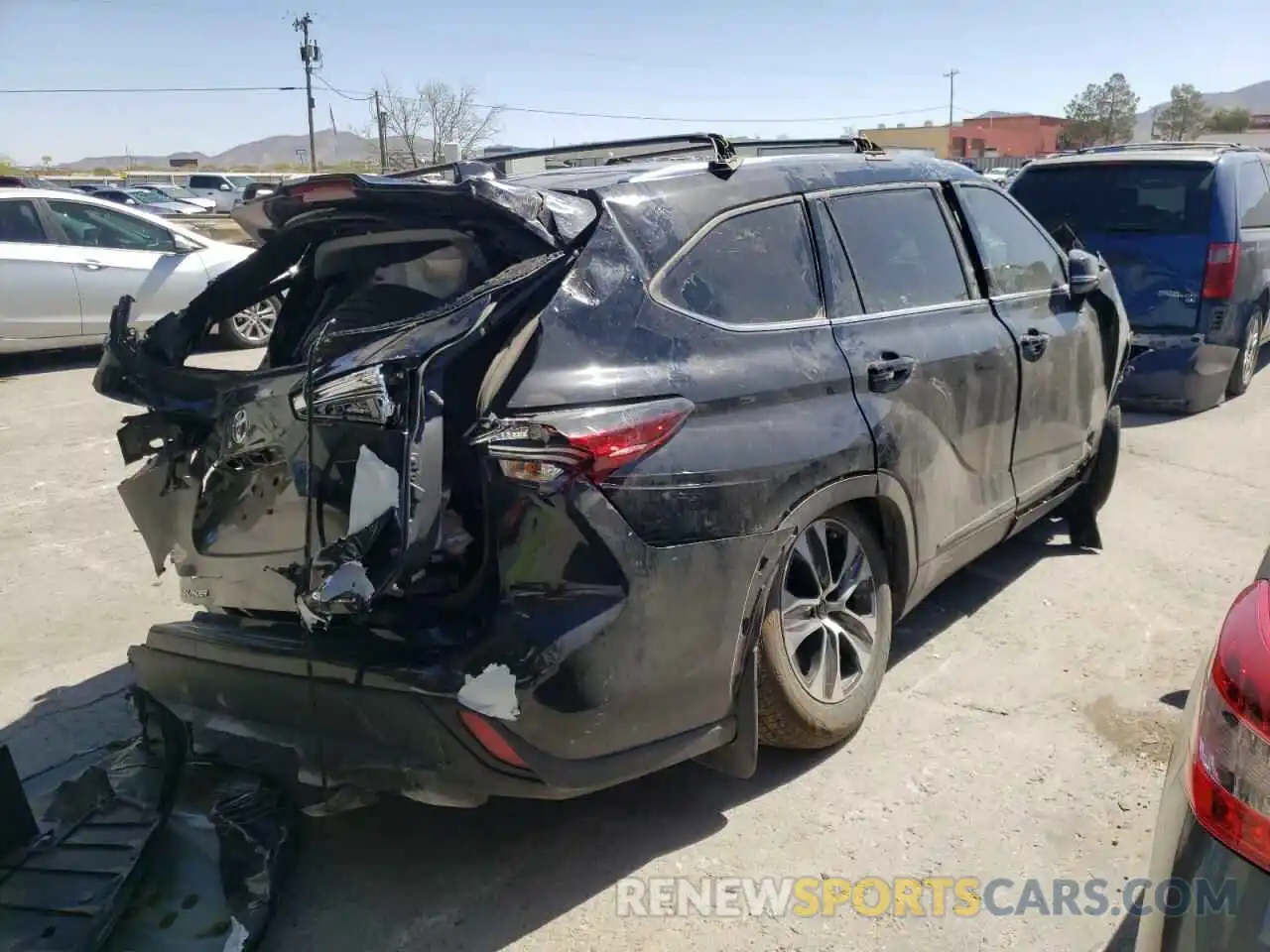 4 Photograph of a damaged car 5TDHZRBH9MS113755 TOYOTA HIGHLANDER 2021