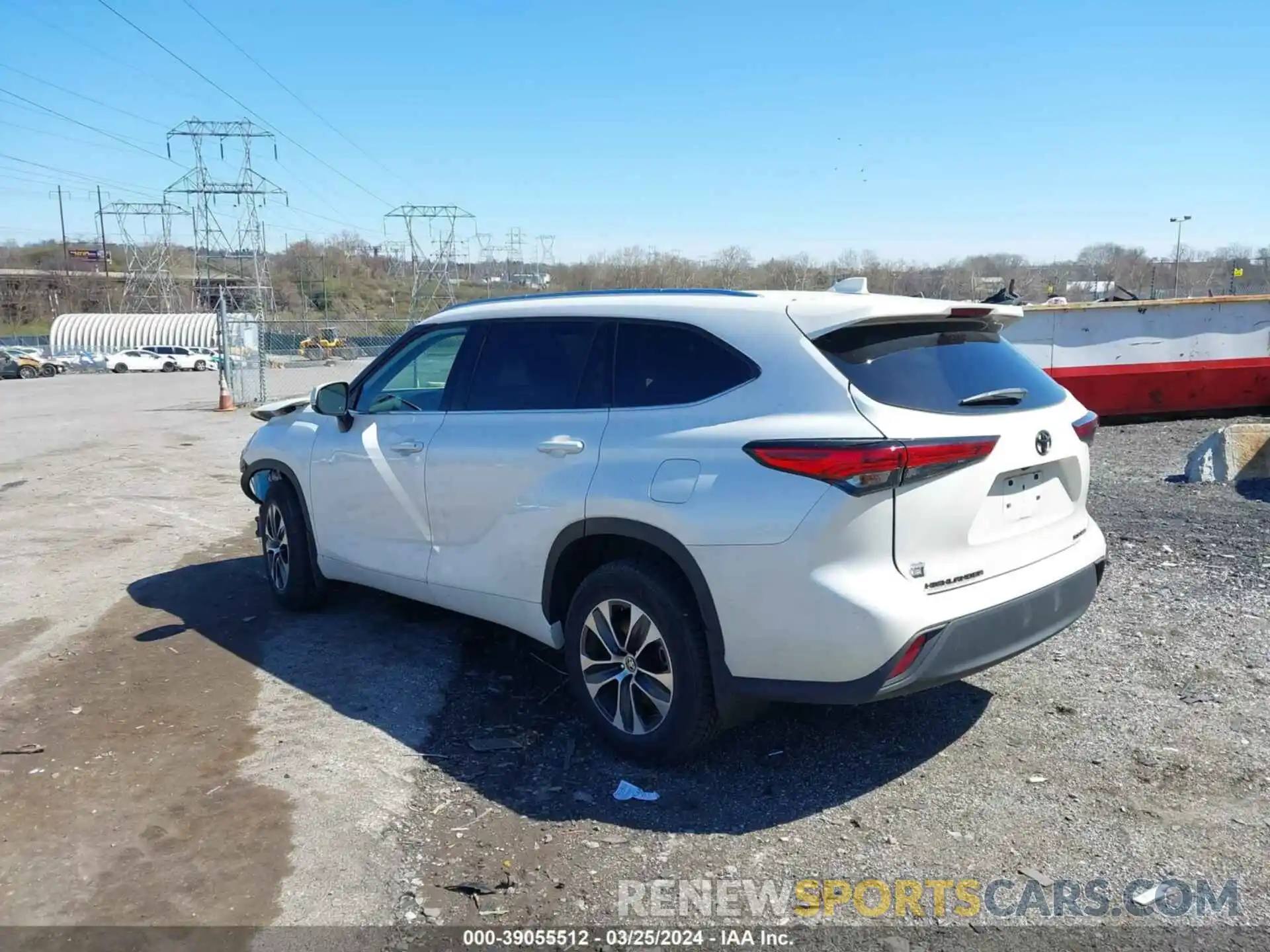 3 Photograph of a damaged car 5TDHZRBH9MS121371 TOYOTA HIGHLANDER 2021