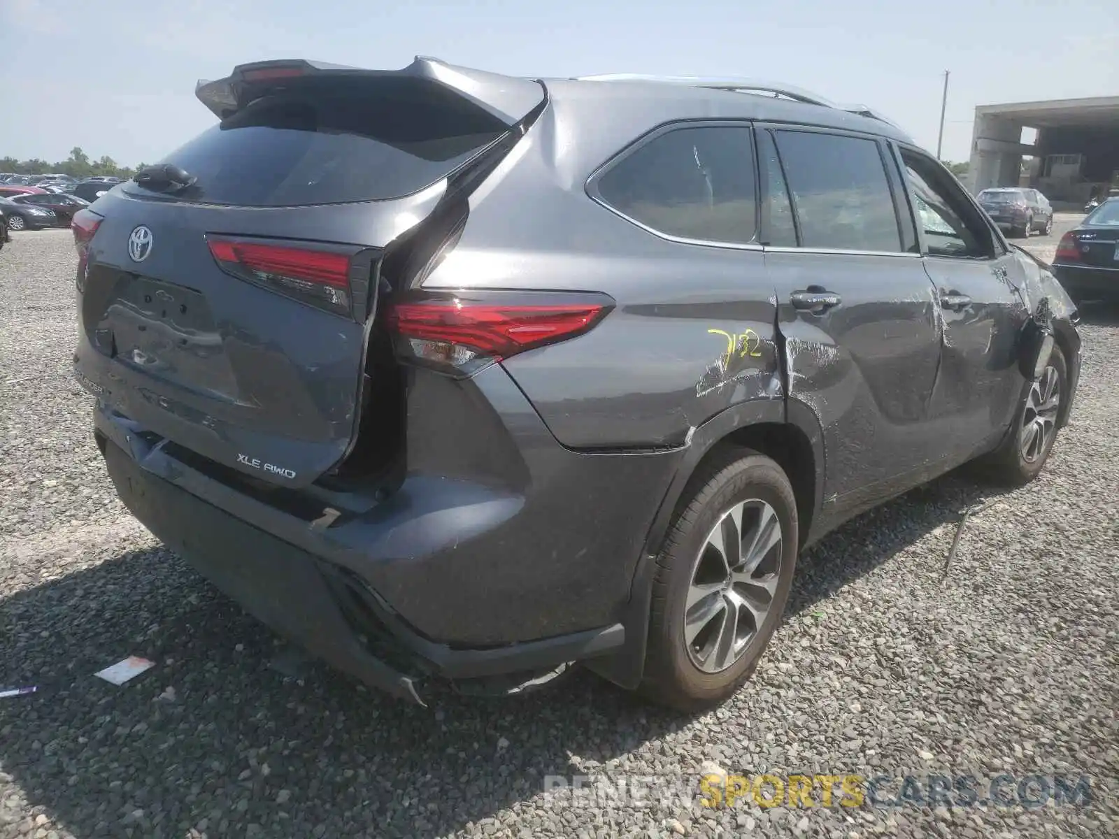 4 Photograph of a damaged car 5TDHZRBH9MS532947 TOYOTA HIGHLANDER 2021