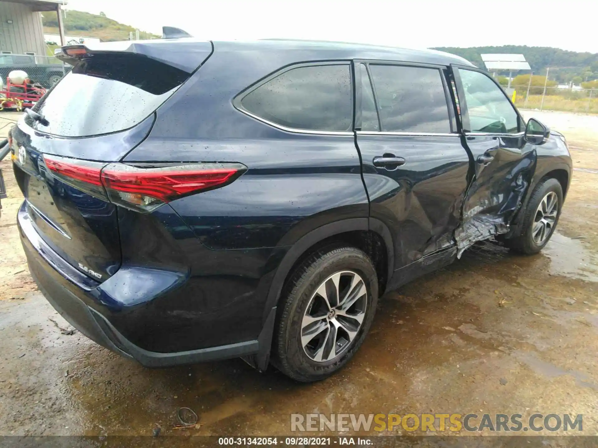 4 Photograph of a damaged car 5TDHZRBHXMS549014 TOYOTA HIGHLANDER 2021