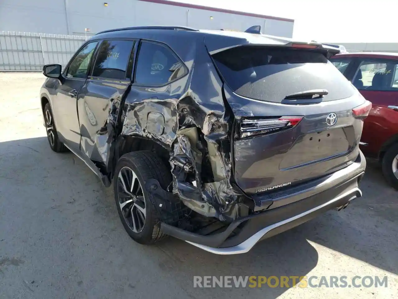 3 Photograph of a damaged car 5TDJZRAH3MS045326 TOYOTA HIGHLANDER 2021