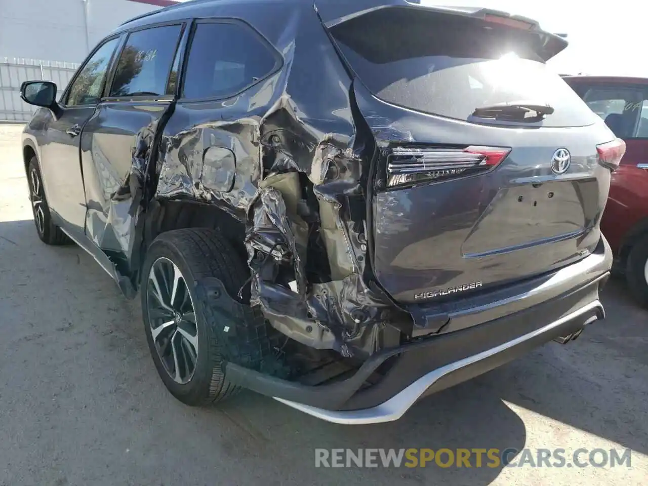 9 Photograph of a damaged car 5TDJZRAH3MS045326 TOYOTA HIGHLANDER 2021