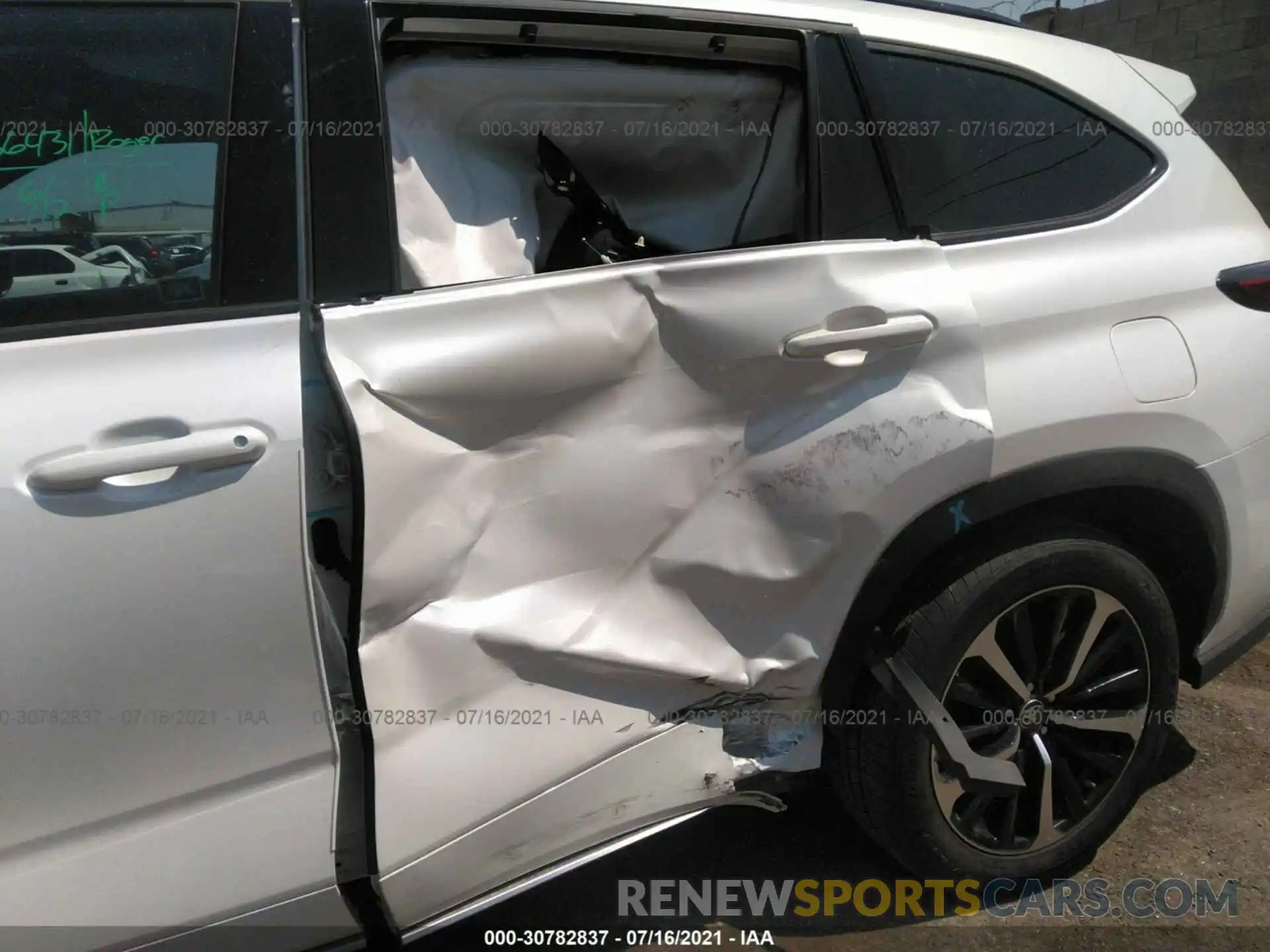 6 Photograph of a damaged car 5TDJZRAH3MS059257 TOYOTA HIGHLANDER 2021