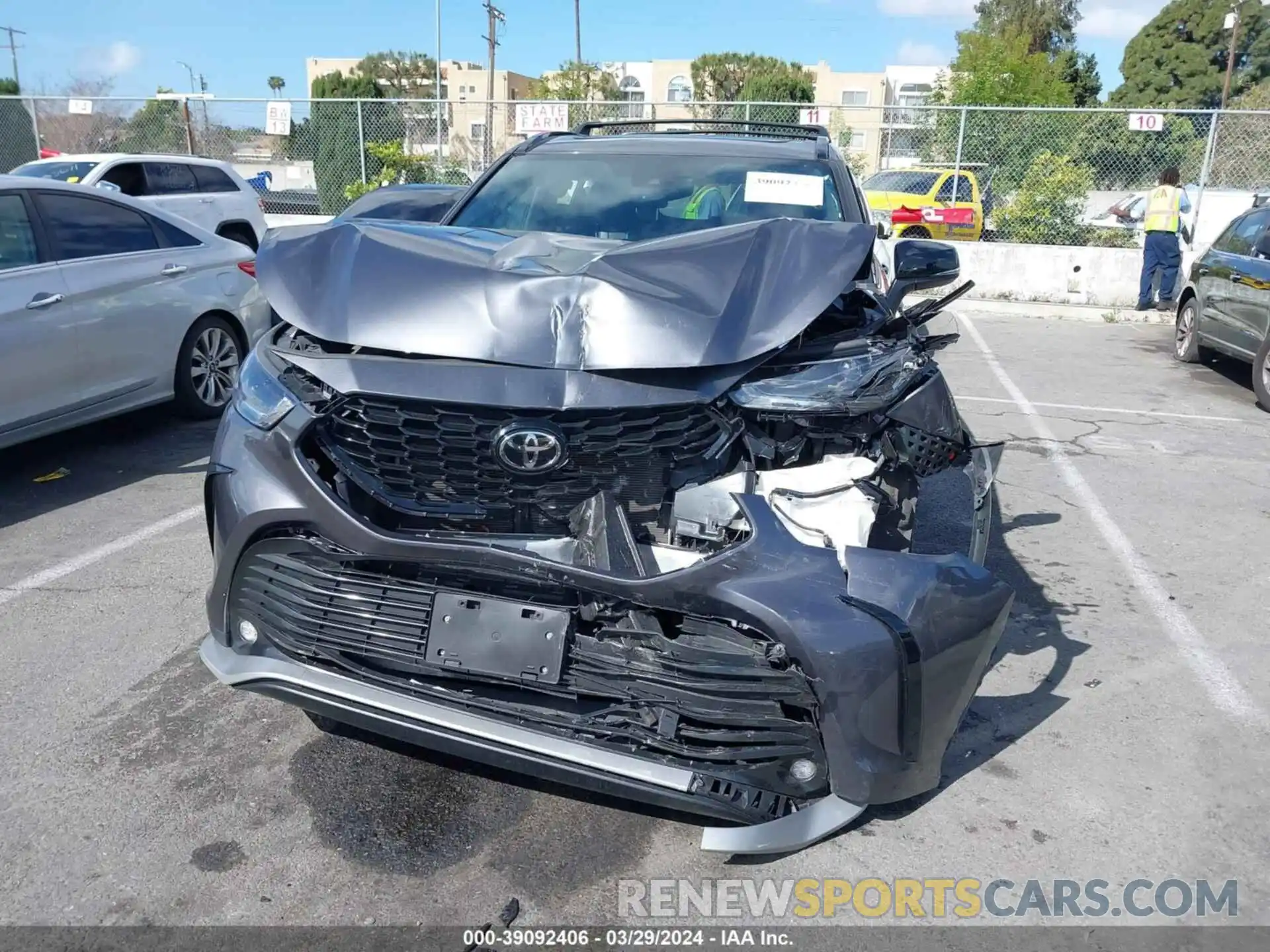 12 Photograph of a damaged car 5TDJZRAH6MS083228 TOYOTA HIGHLANDER 2021