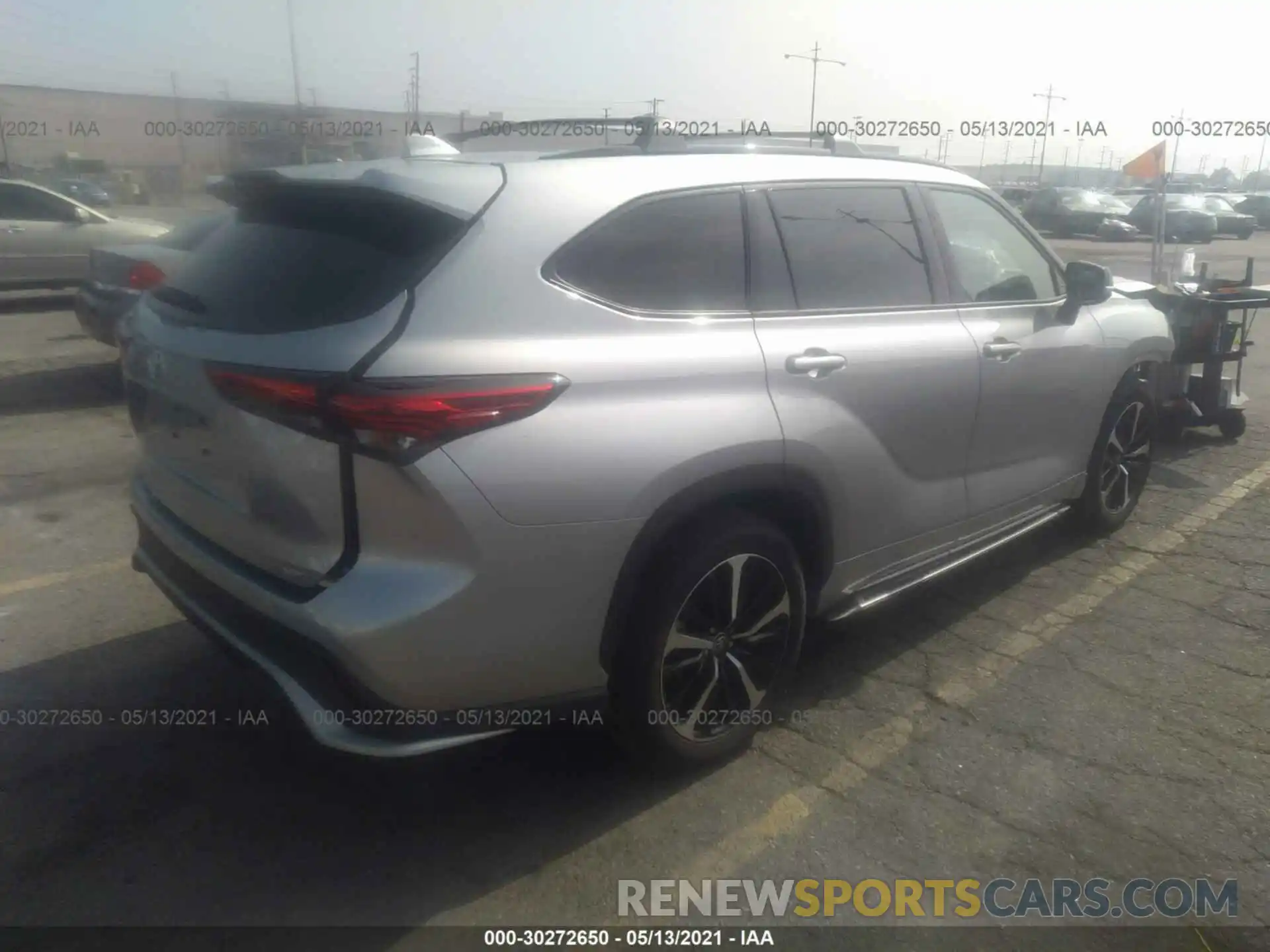 4 Photograph of a damaged car 5TDJZRAH8MS034337 TOYOTA HIGHLANDER 2021