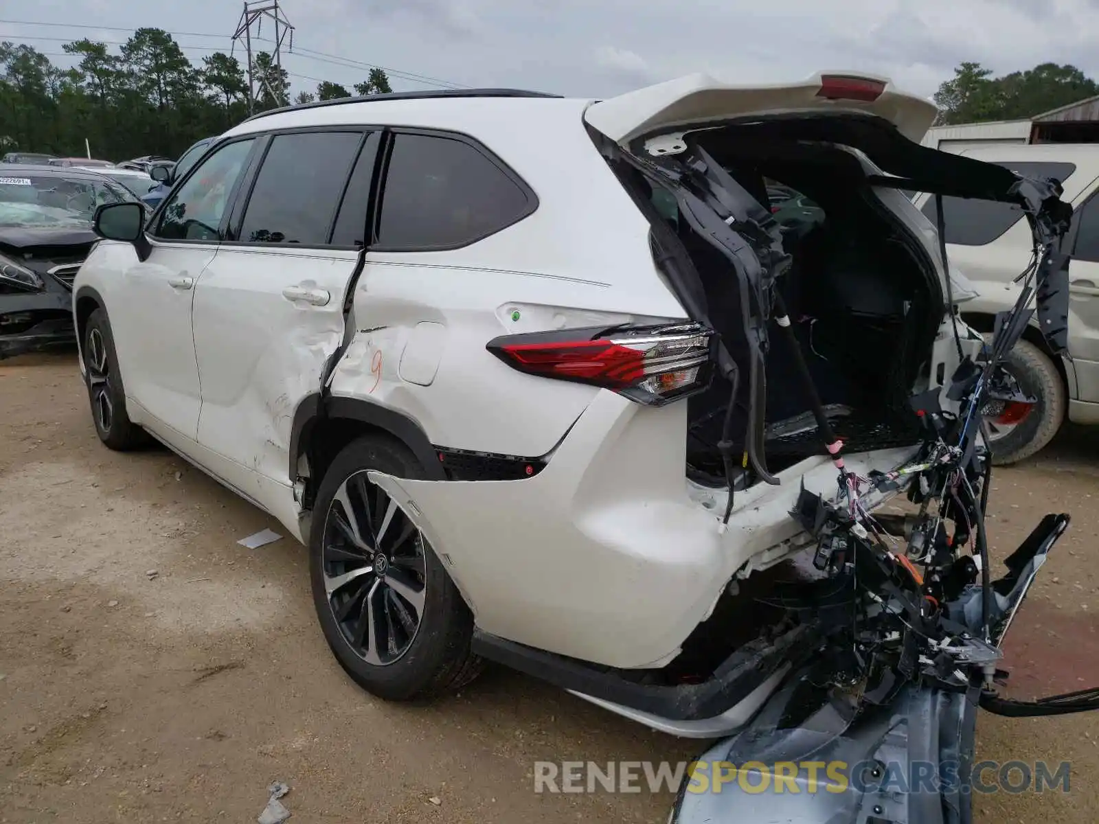 3 Photograph of a damaged car 5TDJZRAH8MS042096 TOYOTA HIGHLANDER 2021