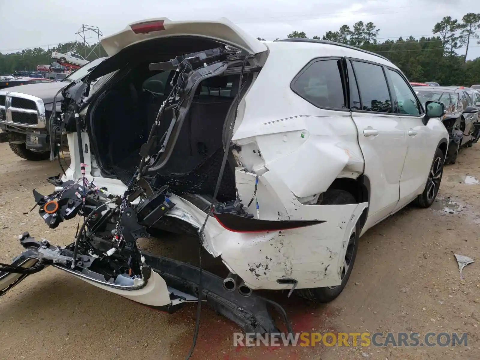 4 Photograph of a damaged car 5TDJZRAH8MS042096 TOYOTA HIGHLANDER 2021