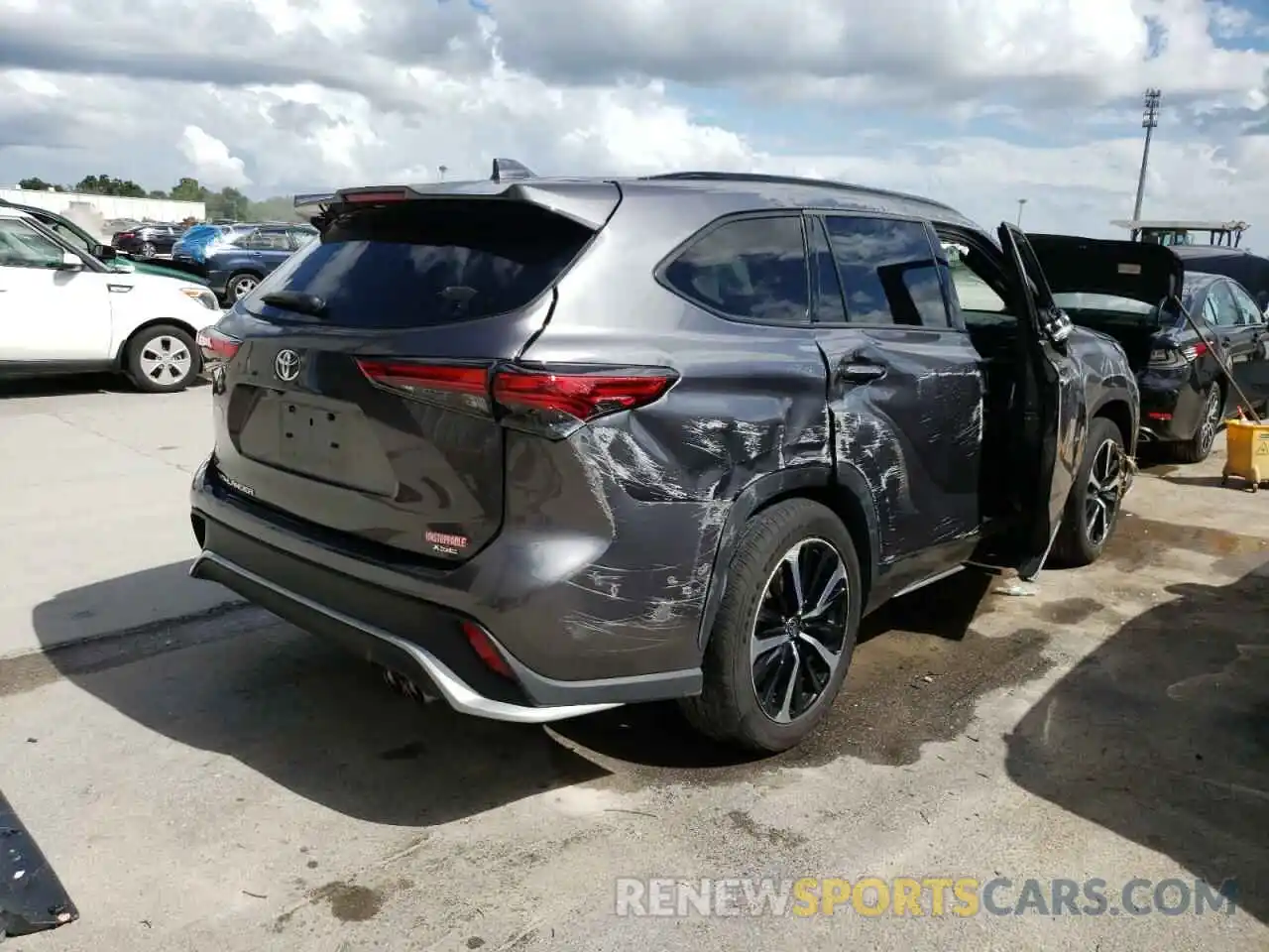 4 Photograph of a damaged car 5TDJZRAH8MS071727 TOYOTA HIGHLANDER 2021