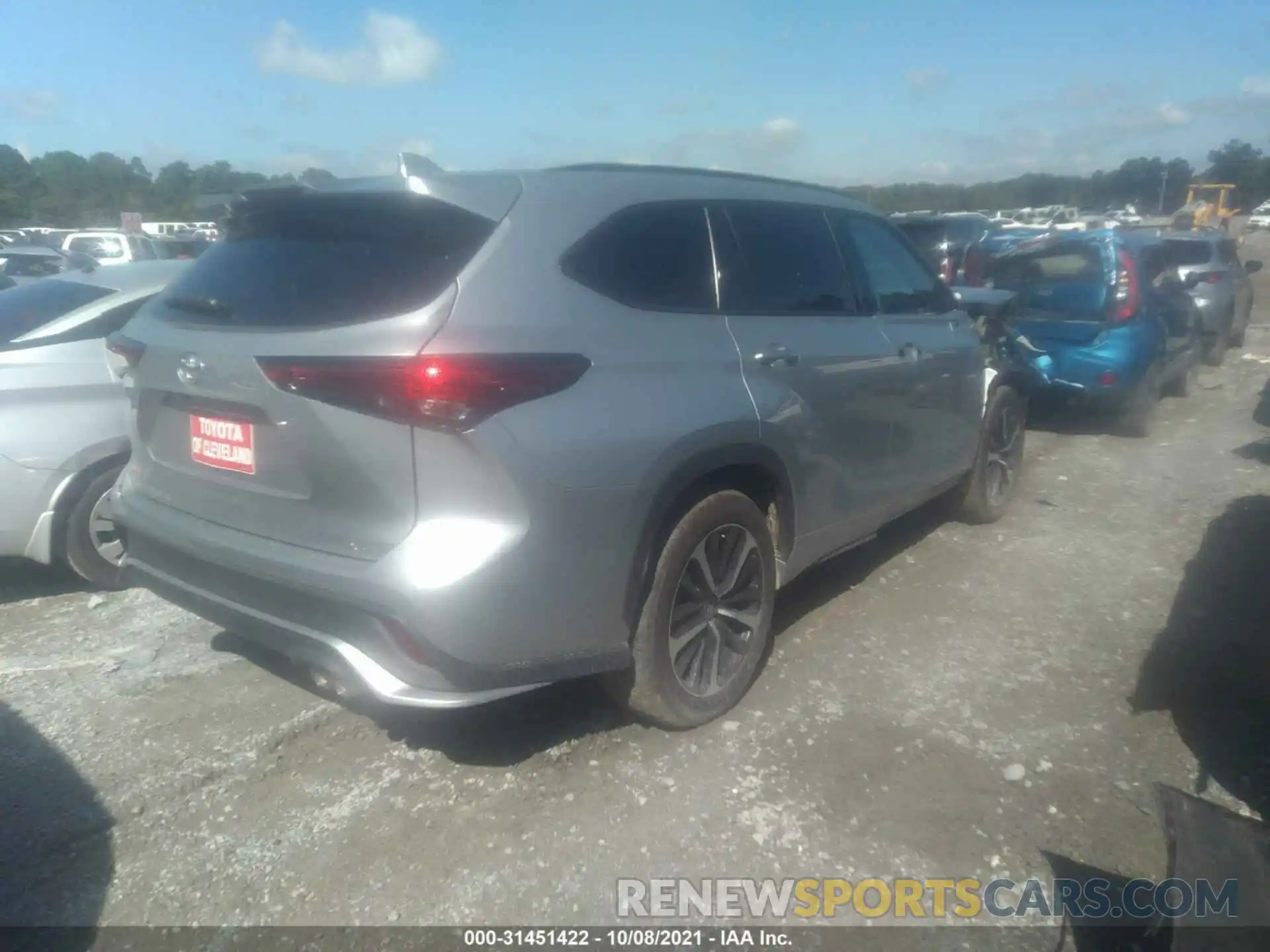 4 Photograph of a damaged car 5TDJZRAH9MS032676 TOYOTA HIGHLANDER 2021