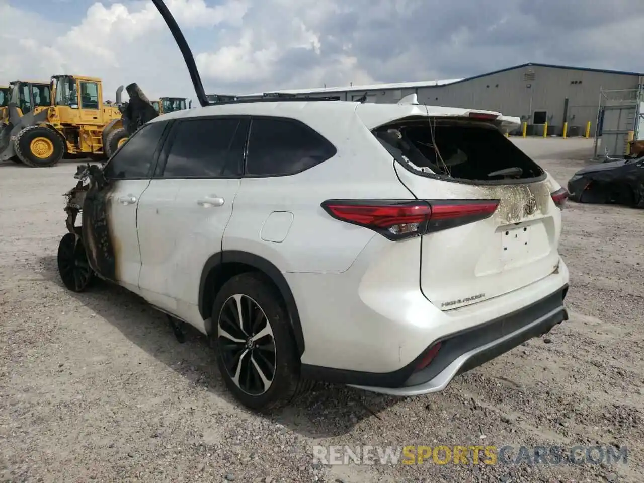 3 Photograph of a damaged car 5TDJZRAHXMS047445 TOYOTA HIGHLANDER 2021