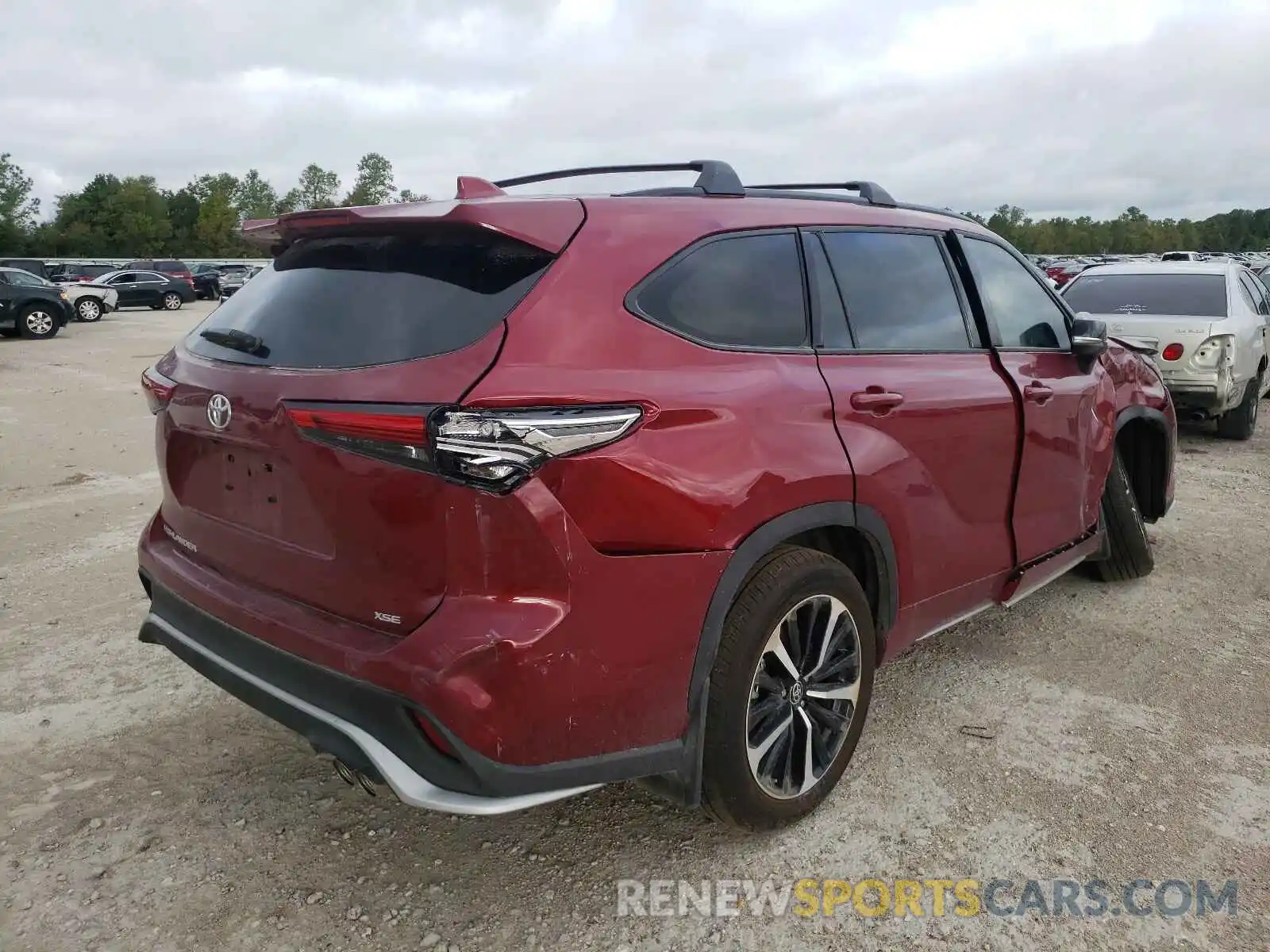 4 Photograph of a damaged car 5TDJZRAHXMS077352 TOYOTA HIGHLANDER 2021