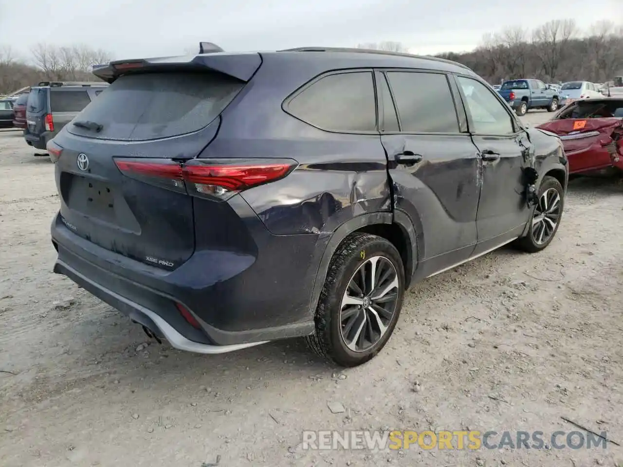 4 Photograph of a damaged car 5TDJZRBH0MS108462 TOYOTA HIGHLANDER 2021