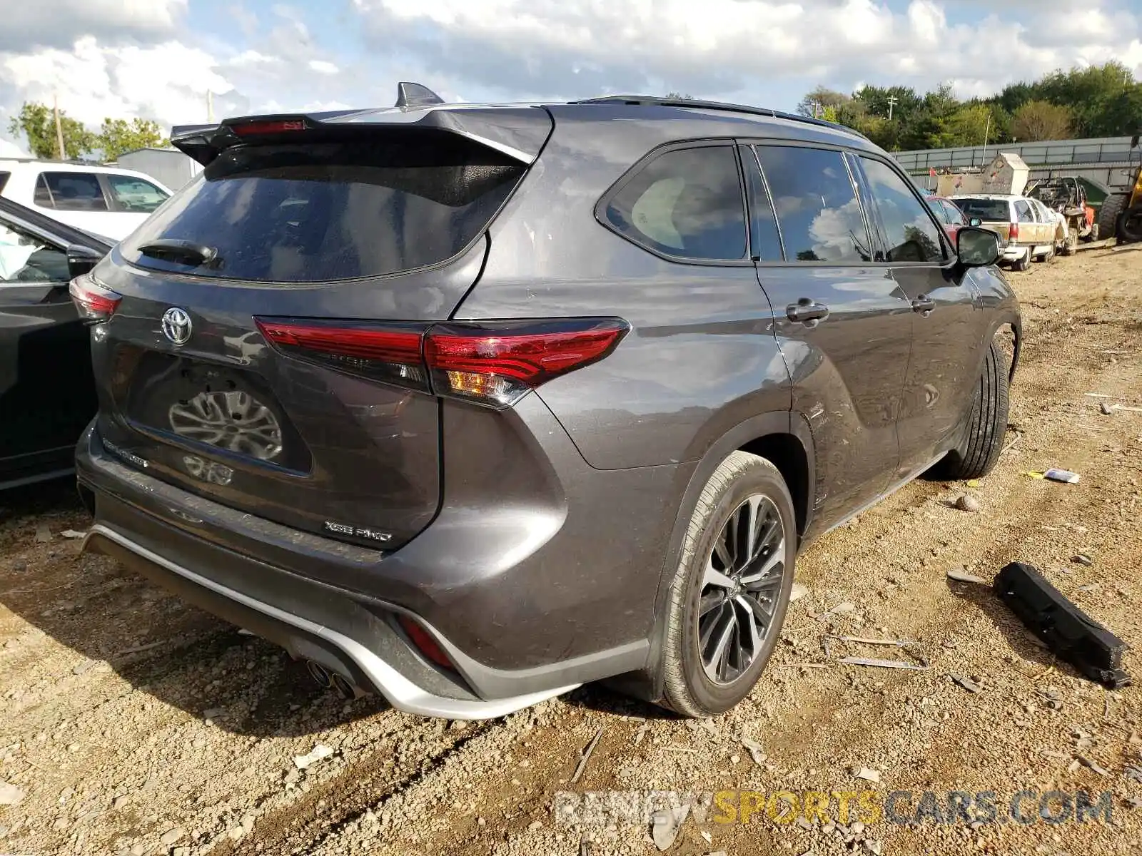 4 Photograph of a damaged car 5TDJZRBH0MS129103 TOYOTA HIGHLANDER 2021