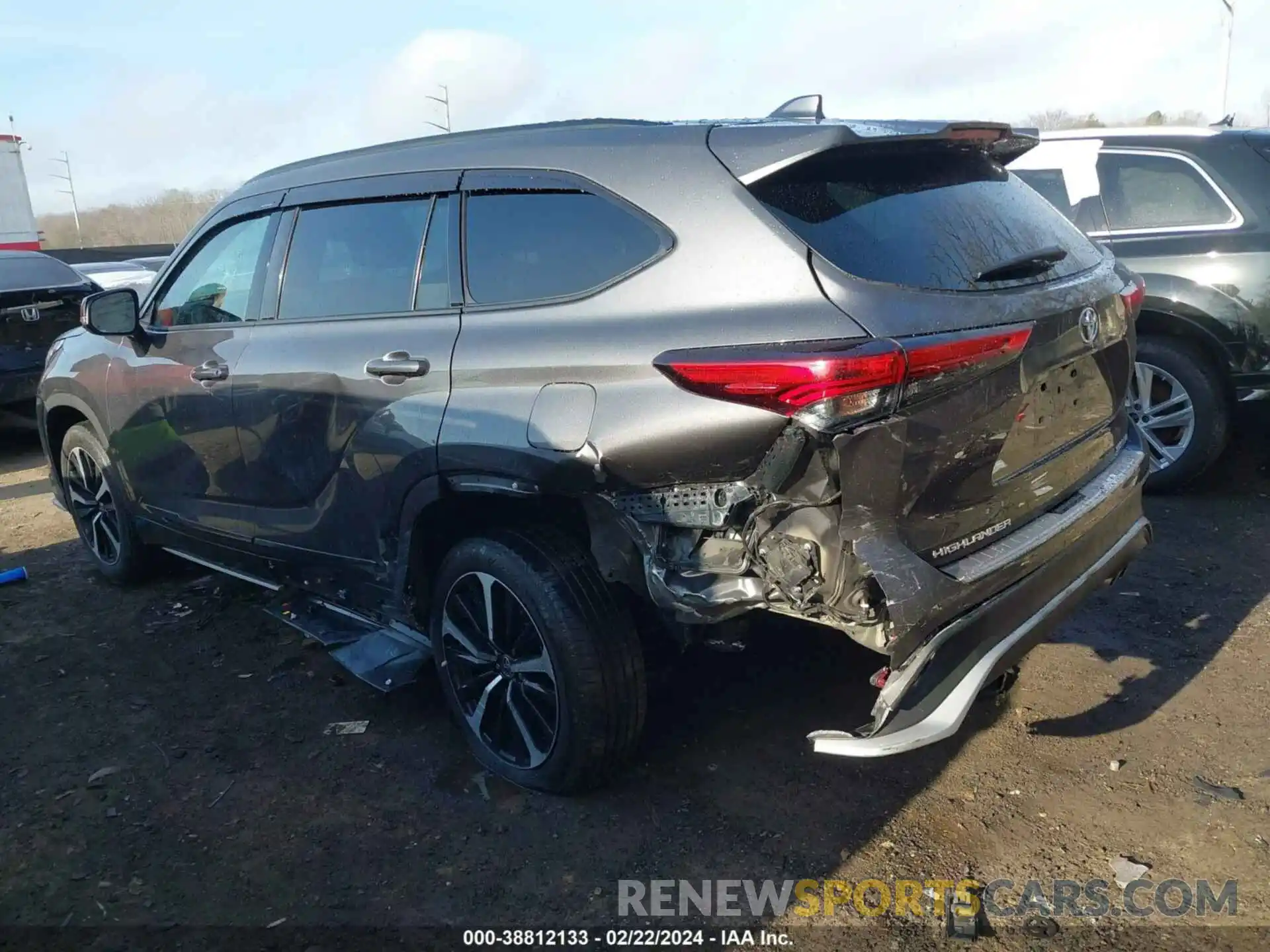 3 Photograph of a damaged car 5TDJZRBH1MS151188 TOYOTA HIGHLANDER 2021