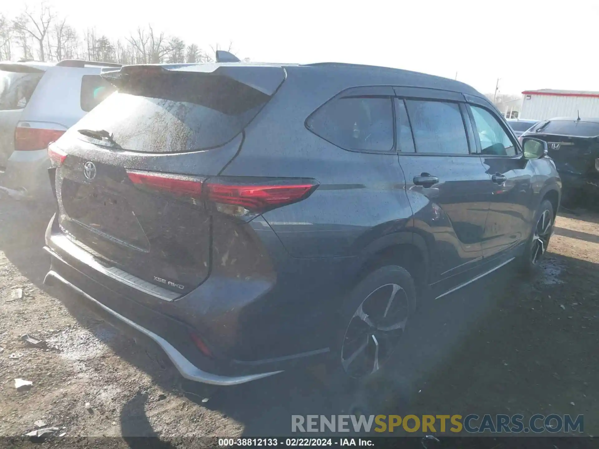 4 Photograph of a damaged car 5TDJZRBH1MS151188 TOYOTA HIGHLANDER 2021