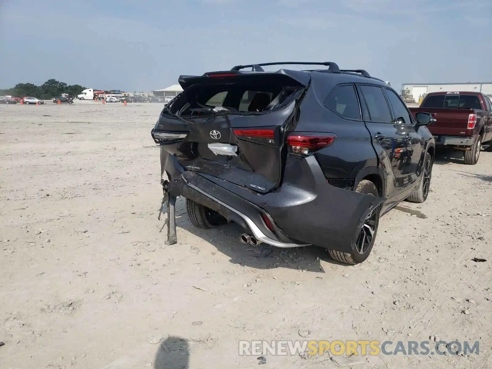 4 Photograph of a damaged car 5TDJZRBH2MS064741 TOYOTA HIGHLANDER 2021