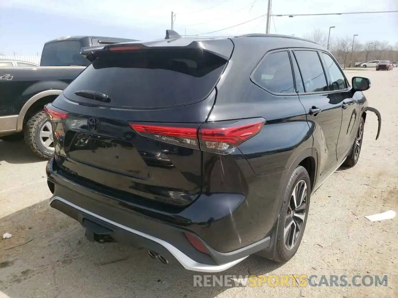 4 Photograph of a damaged car 5TDJZRBH2MS116160 TOYOTA HIGHLANDER 2021