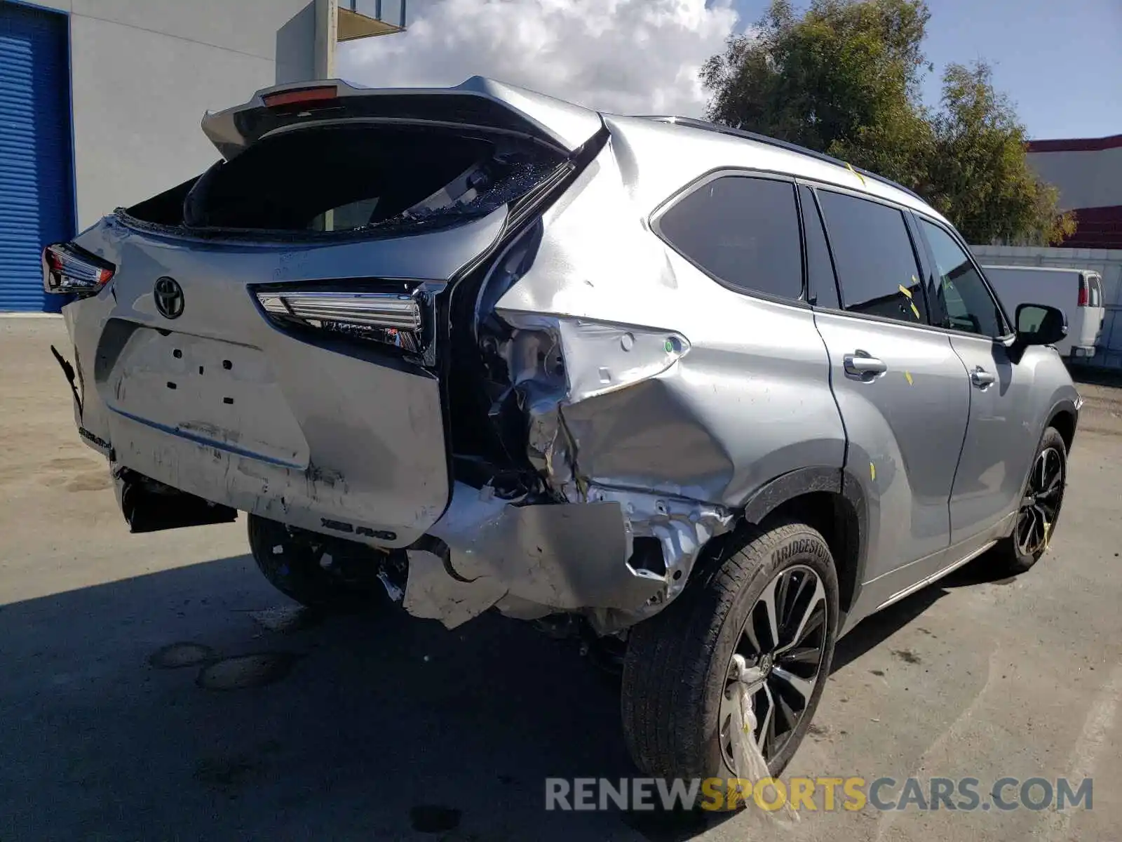 4 Photograph of a damaged car 5TDJZRBH3MS152472 TOYOTA HIGHLANDER 2021