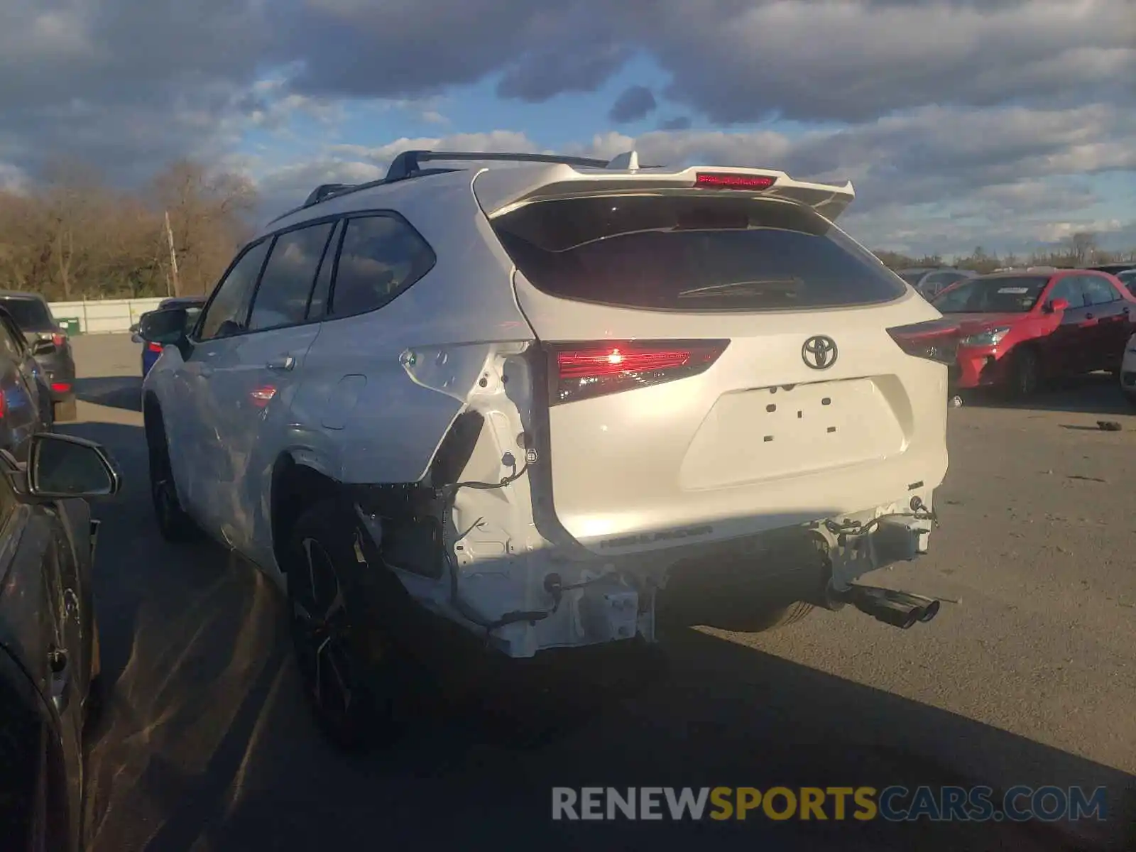 3 Photograph of a damaged car 5TDJZRBH4MS132599 TOYOTA HIGHLANDER 2021