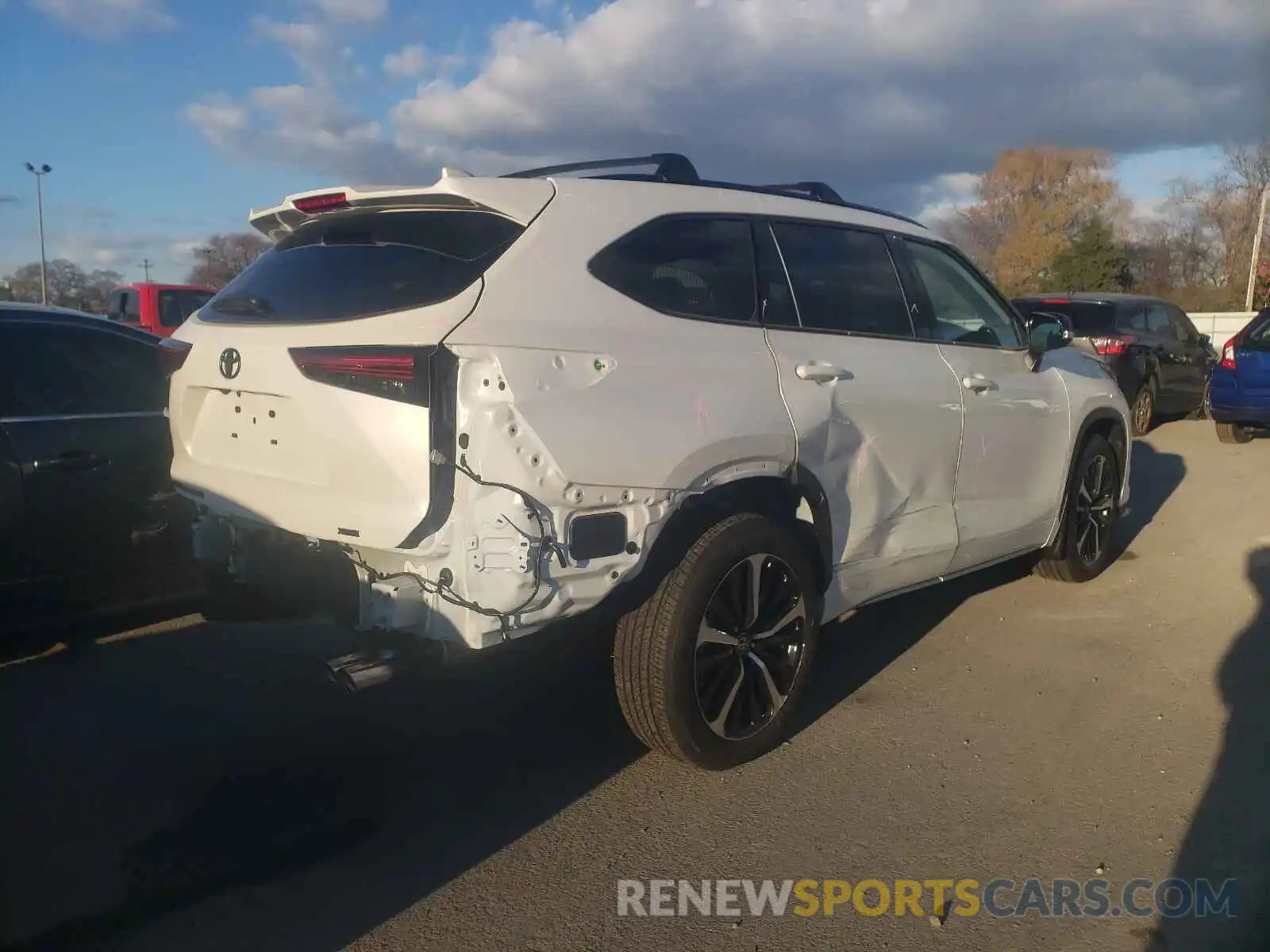 4 Photograph of a damaged car 5TDJZRBH4MS132599 TOYOTA HIGHLANDER 2021