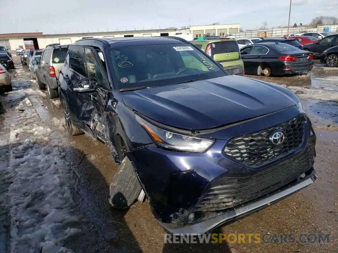 9 Photograph of a damaged car 5TDJZRBH5MS132630 TOYOTA HIGHLANDER 2021