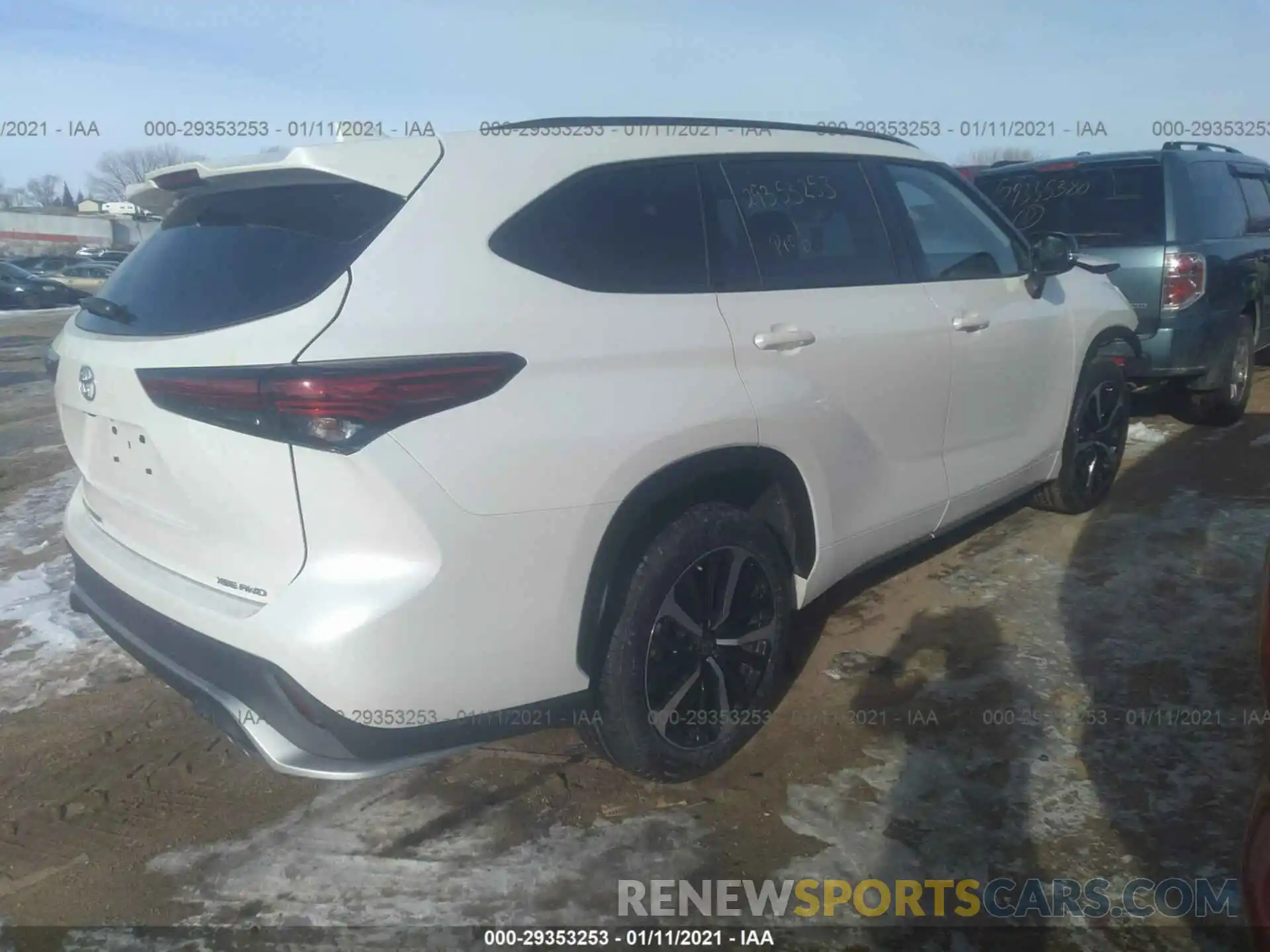 4 Photograph of a damaged car 5TDJZRBH7MS067019 TOYOTA HIGHLANDER 2021