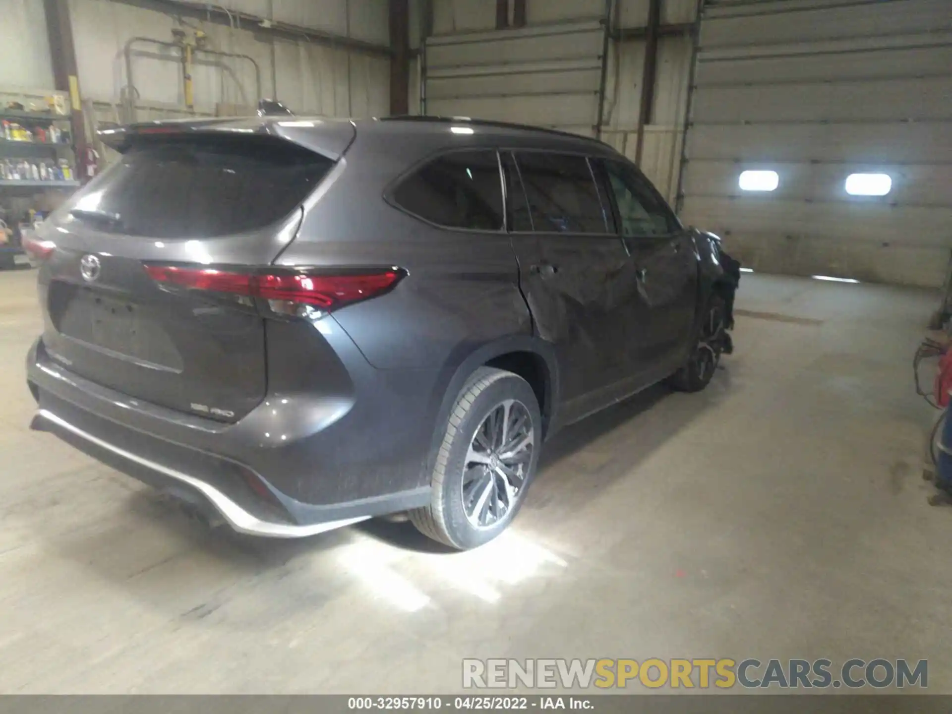 4 Photograph of a damaged car 5TDJZRBH7MS088825 TOYOTA HIGHLANDER 2021