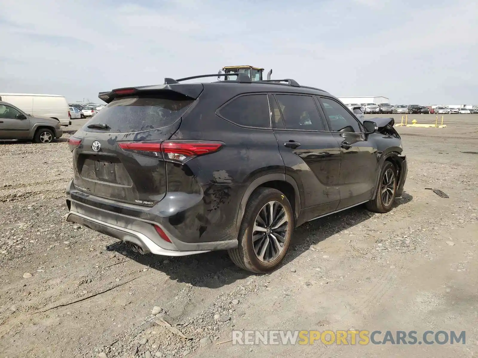 4 Photograph of a damaged car 5TDJZRBH9MS061769 TOYOTA HIGHLANDER 2021