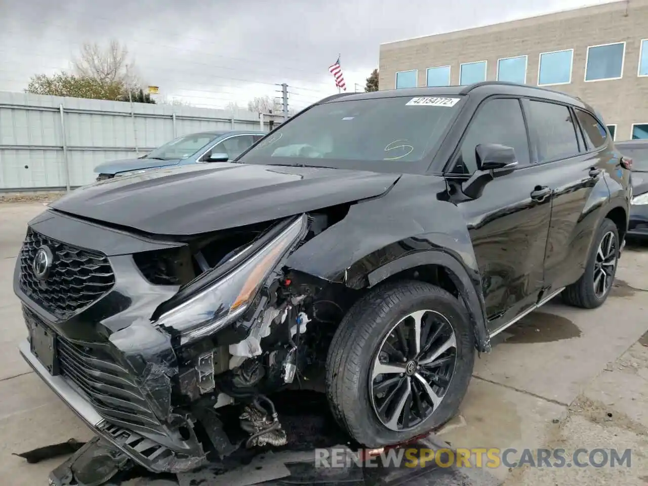 2 Photograph of a damaged car 5TDJZRBH9MS082461 TOYOTA HIGHLANDER 2021