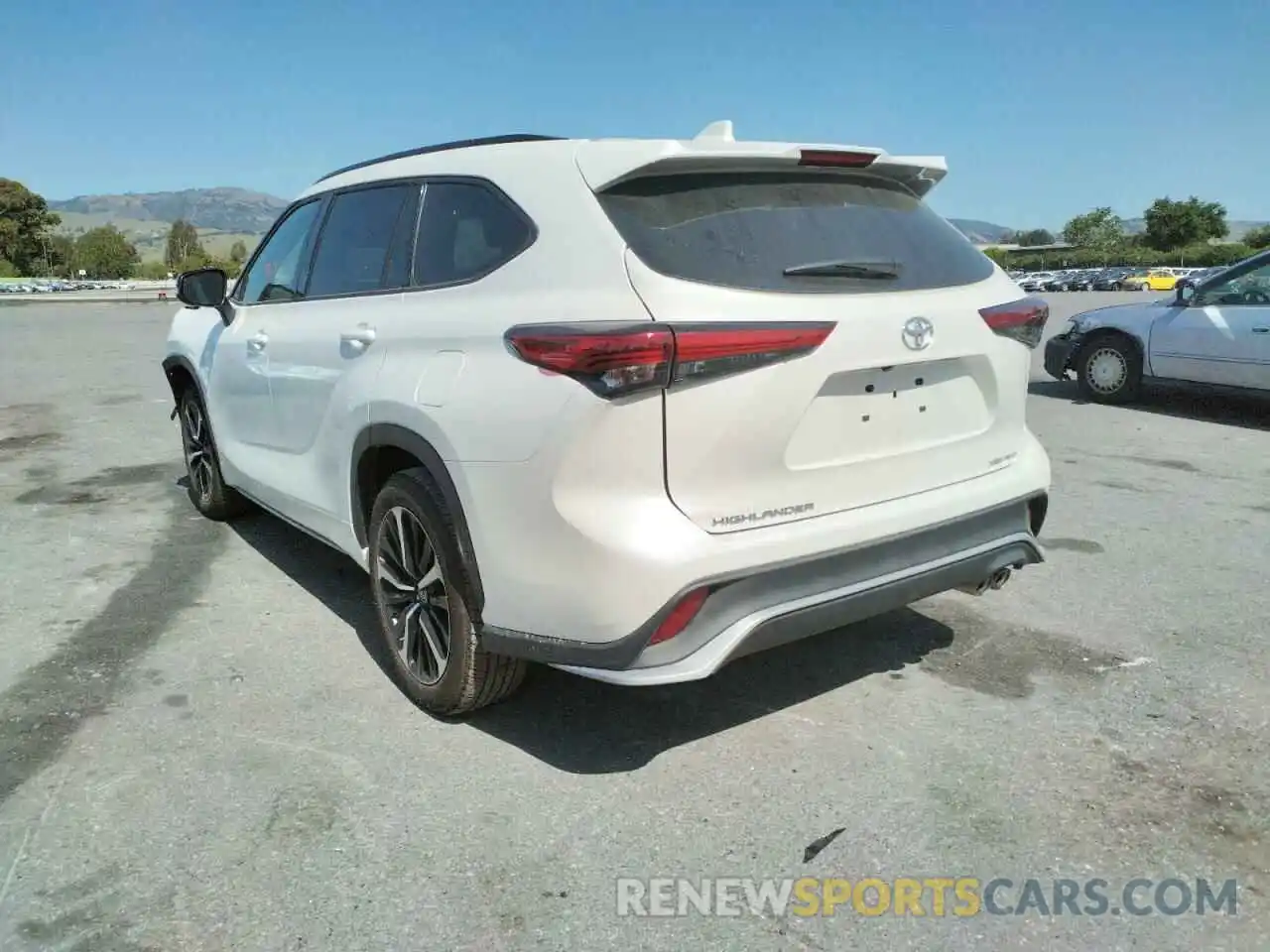 3 Photograph of a damaged car 5TDJZRBH9MS108301 TOYOTA HIGHLANDER 2021